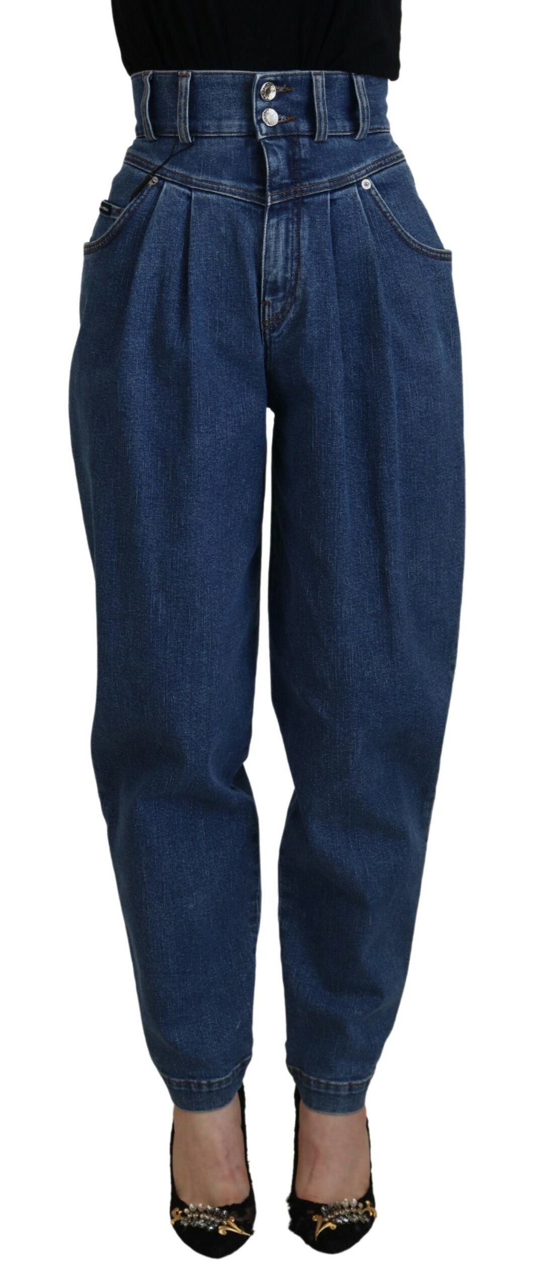 Jean en coton bleu à taille haute de Dolce & Gabbana, coupe classique et détails élégants, porté avec style.