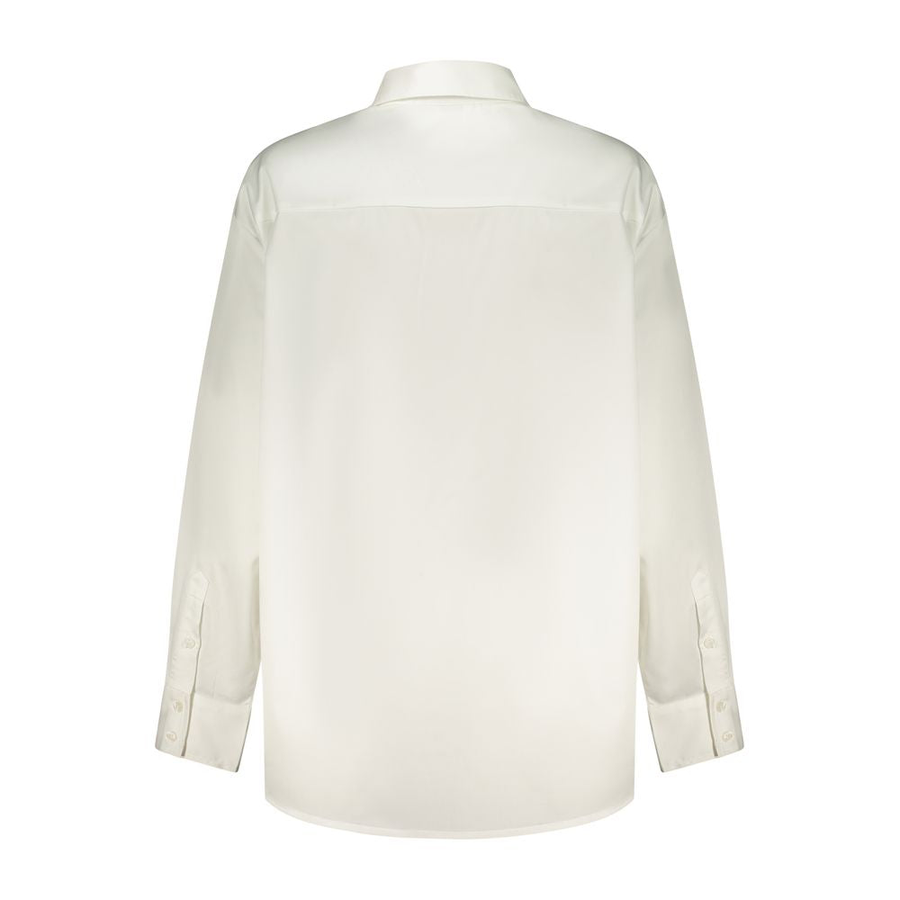 Chemise blanche en coton pour femmes de la marque Guess Jeans, style décontracté et confortable, visible sur l'image.