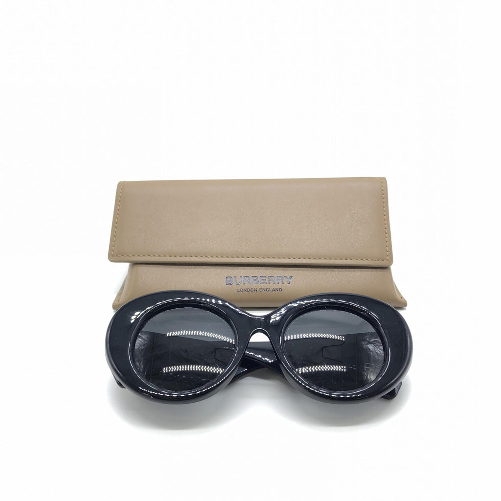 Lunettes de soleil rondes oversize noires Burberry, monture en acétate avec verres foncés élégants.