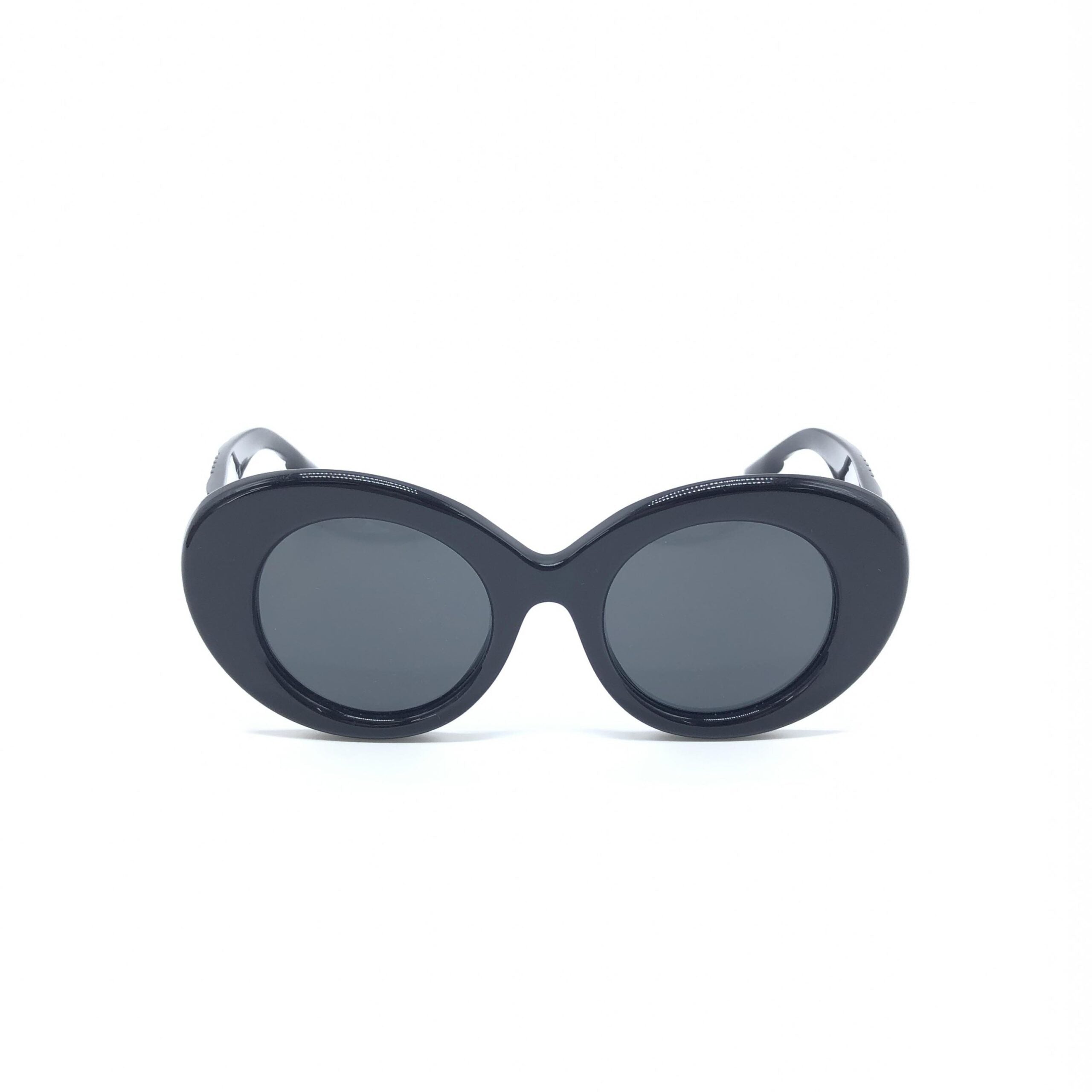 Lunettes de soleil noires oversize de forme ronde de Burberry, avec monture épaisse et logo visible.