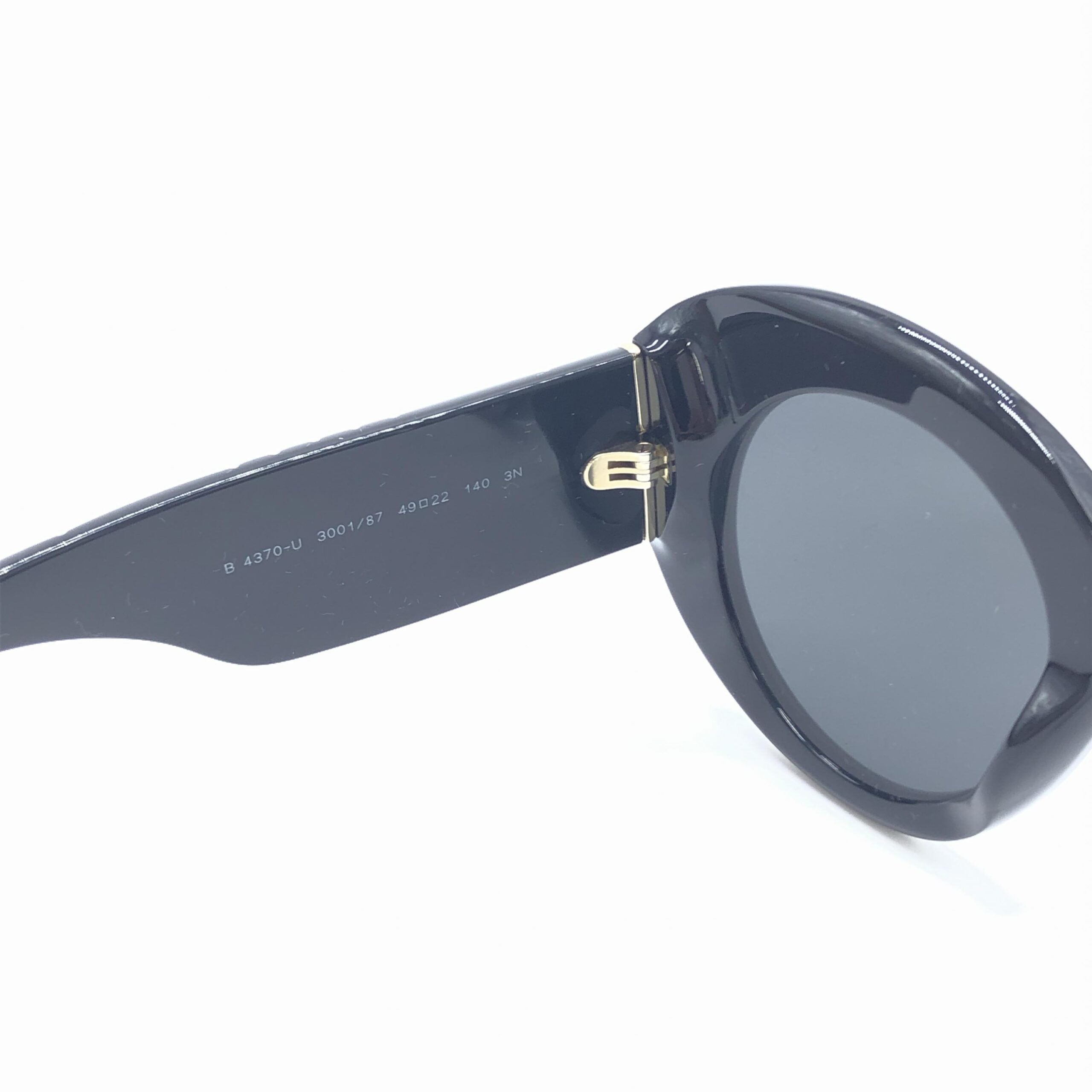 Lunettes de soleil rondes oversize noires de Burberry, monture élégante et moderne, pour un style sophistiqué.