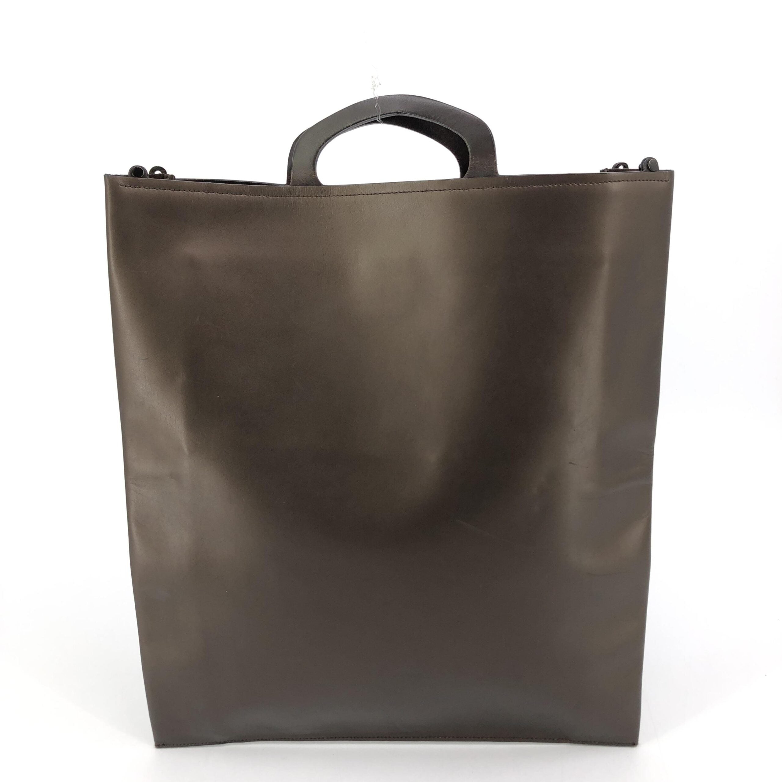 Sac à main en cuir marron Gucci, élégant et sophistiqué, avec détails en cuir et finition de haute qualité.