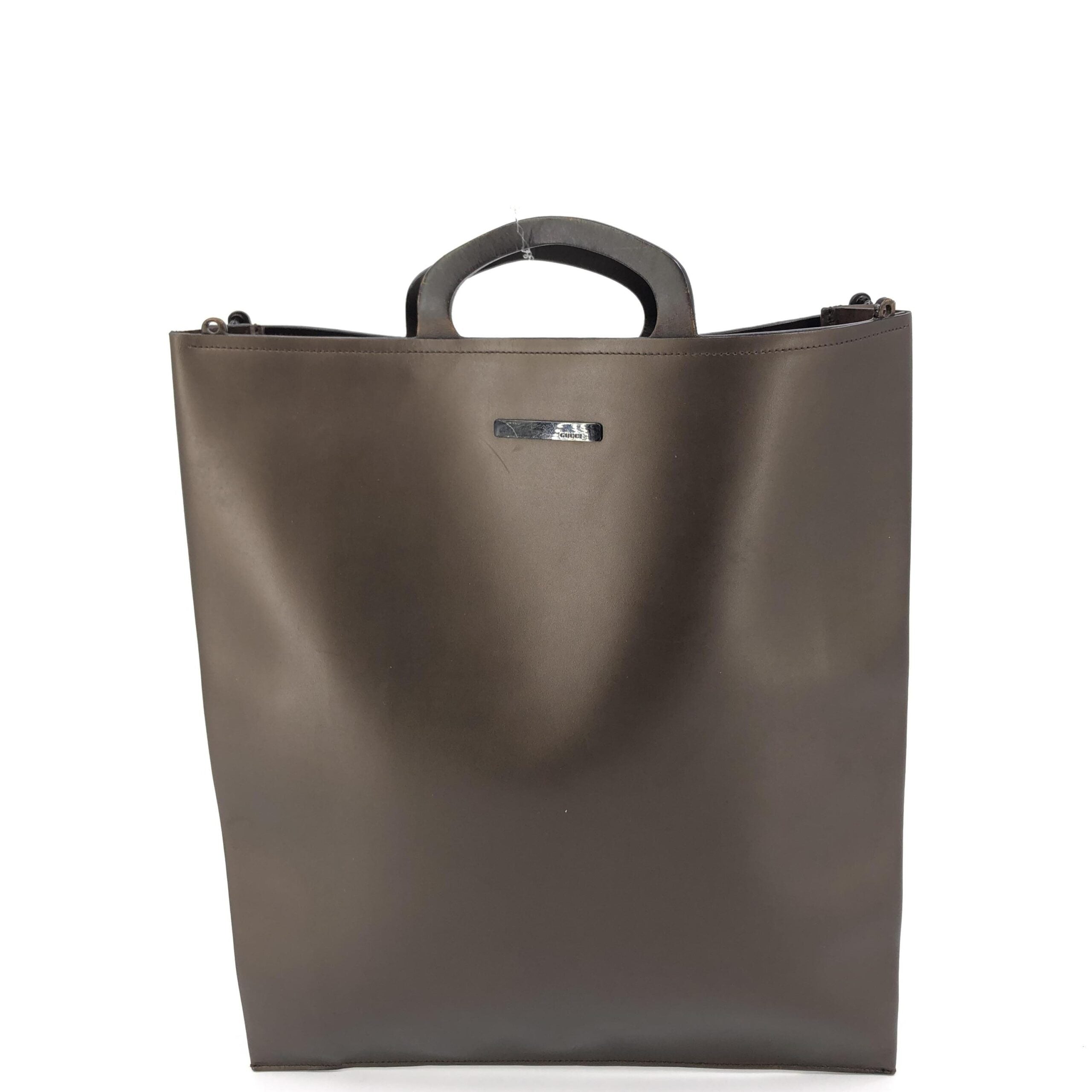 Sac à main en cuir marron Gucci, élégant et sophistiqué, avec détails en or et poignée en cuir.