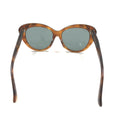 Lunettes de soleil Gucci à œil de chat avec monture en écaille de tortue, design élégant et tendance.