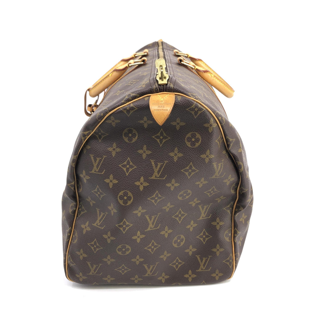 Sac à main Louis Vuitton Keepall 55 en toile monogramme avec poignées en cuir et fermeture éclair, vue de face.