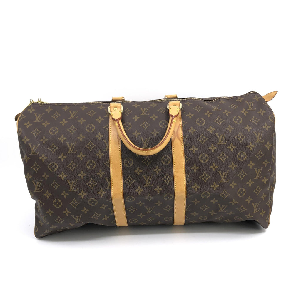 Sac à main Louis Vuitton Monogram Keepall 55 en toile avec poignées en cuir et fermeture zippée.