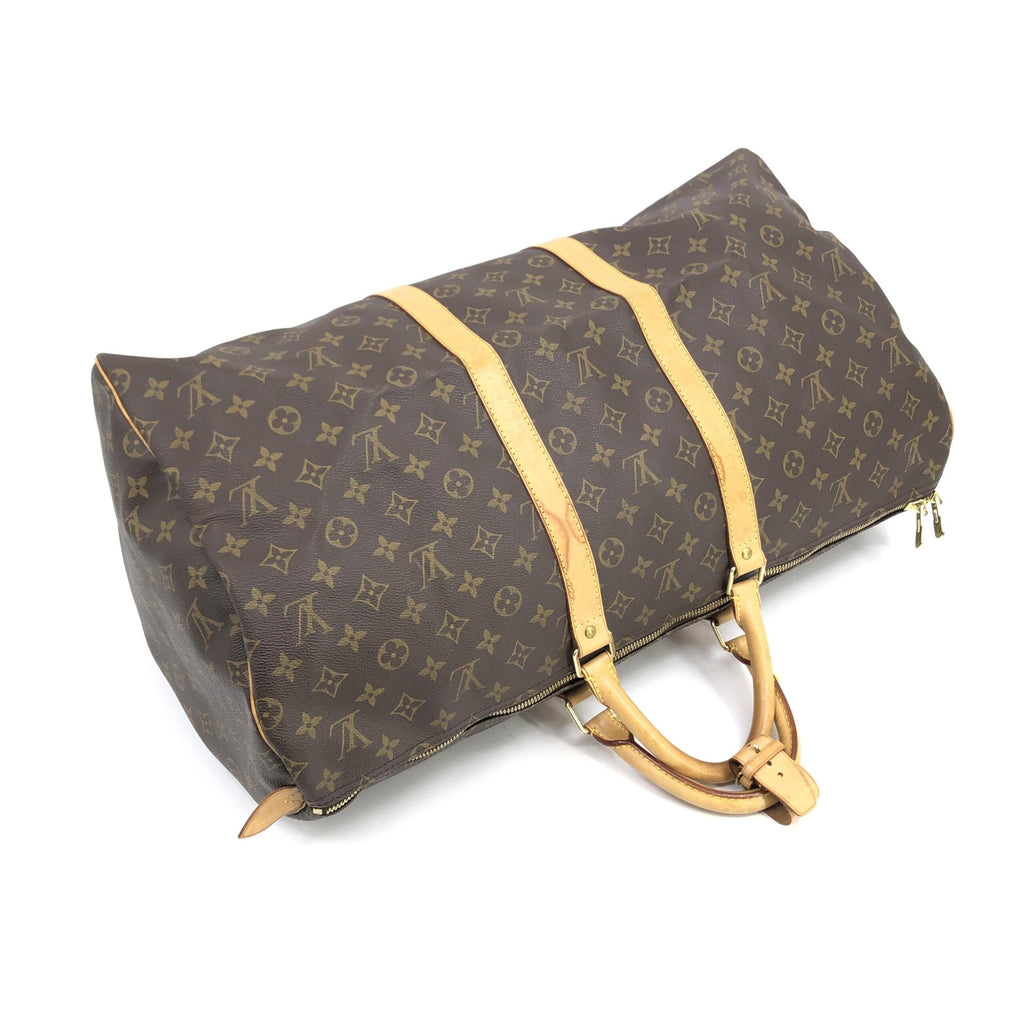 Sac Louis Vuitton Keepall 55 en toile monogramme avec poignées en cuir et fermeture éclair, vue de face.