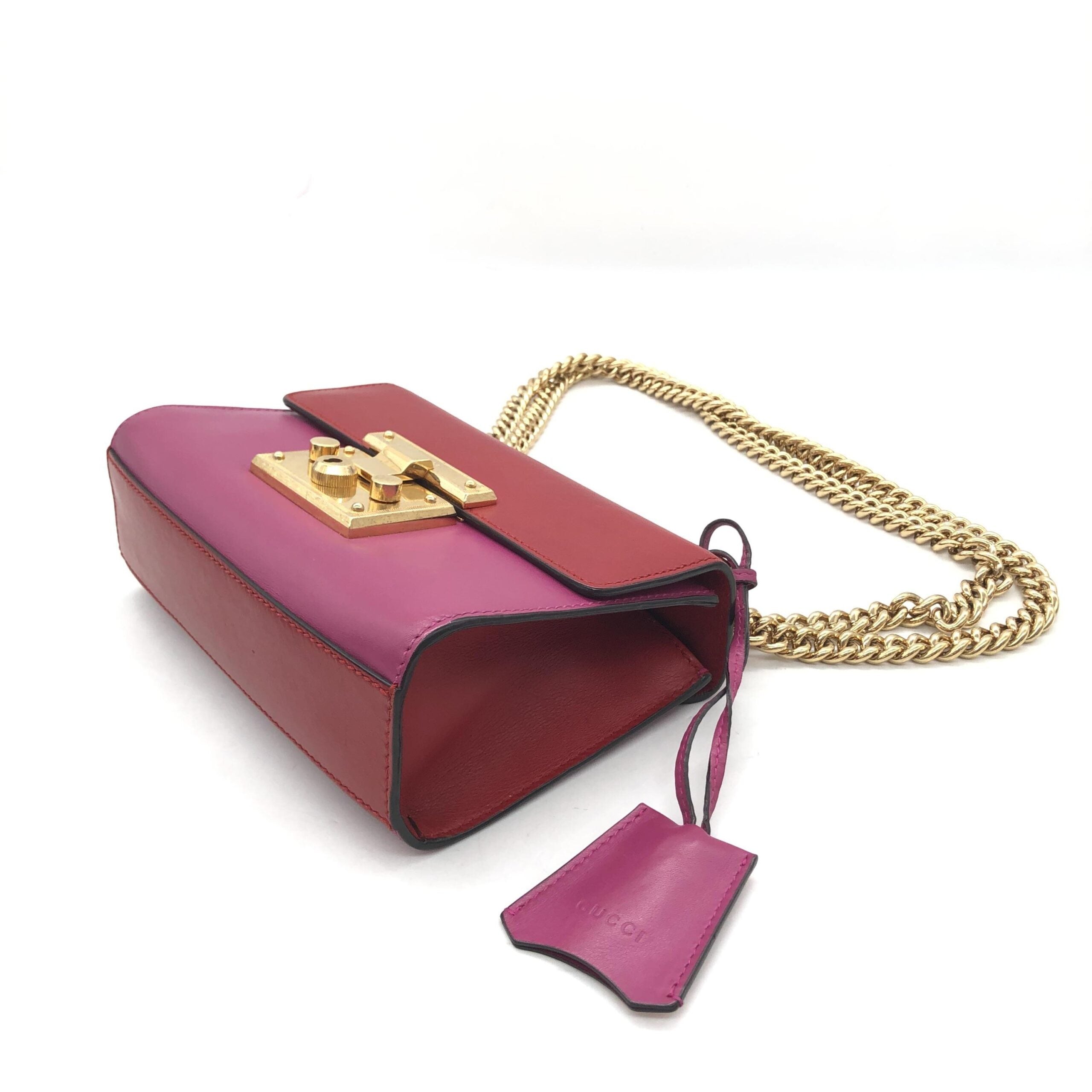 Sac à bandoulière Gucci Padlock en rose, sac croisé en cuir avec verrouillage distinctif, idéal pour un style élégant.