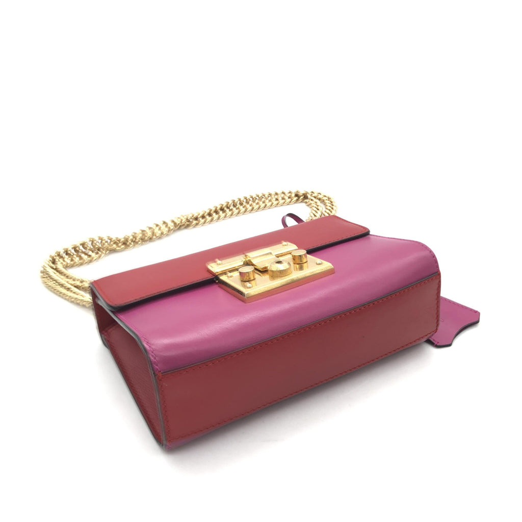 Sac à bandoulière Gucci Padlock en rose, sac de style croisé avec cadenas, en cuir élégante et tendance.