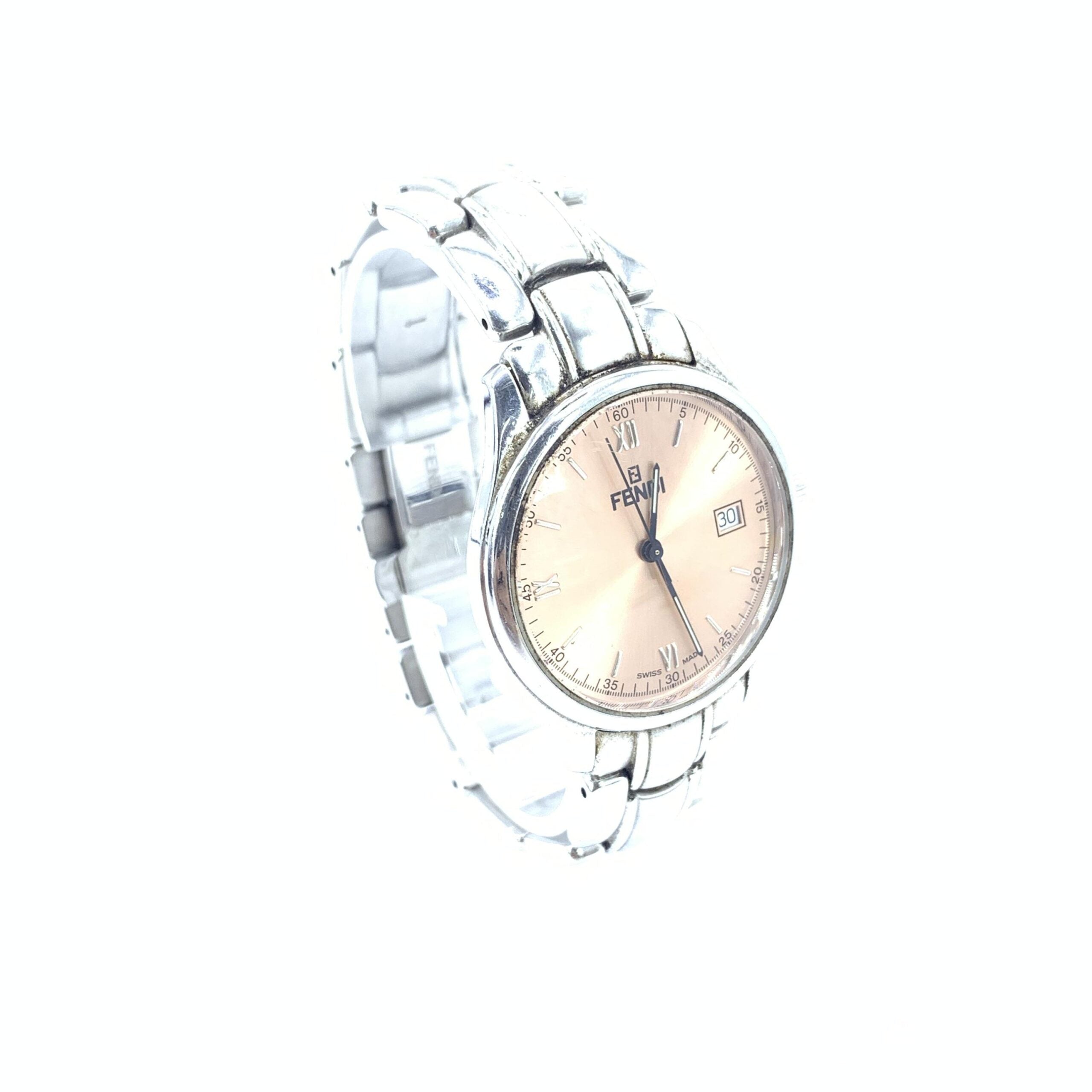 Montre Fendi en acier inoxydable avec cadran rose champagne et mouvement à quartz, élégante et sophistiquée.