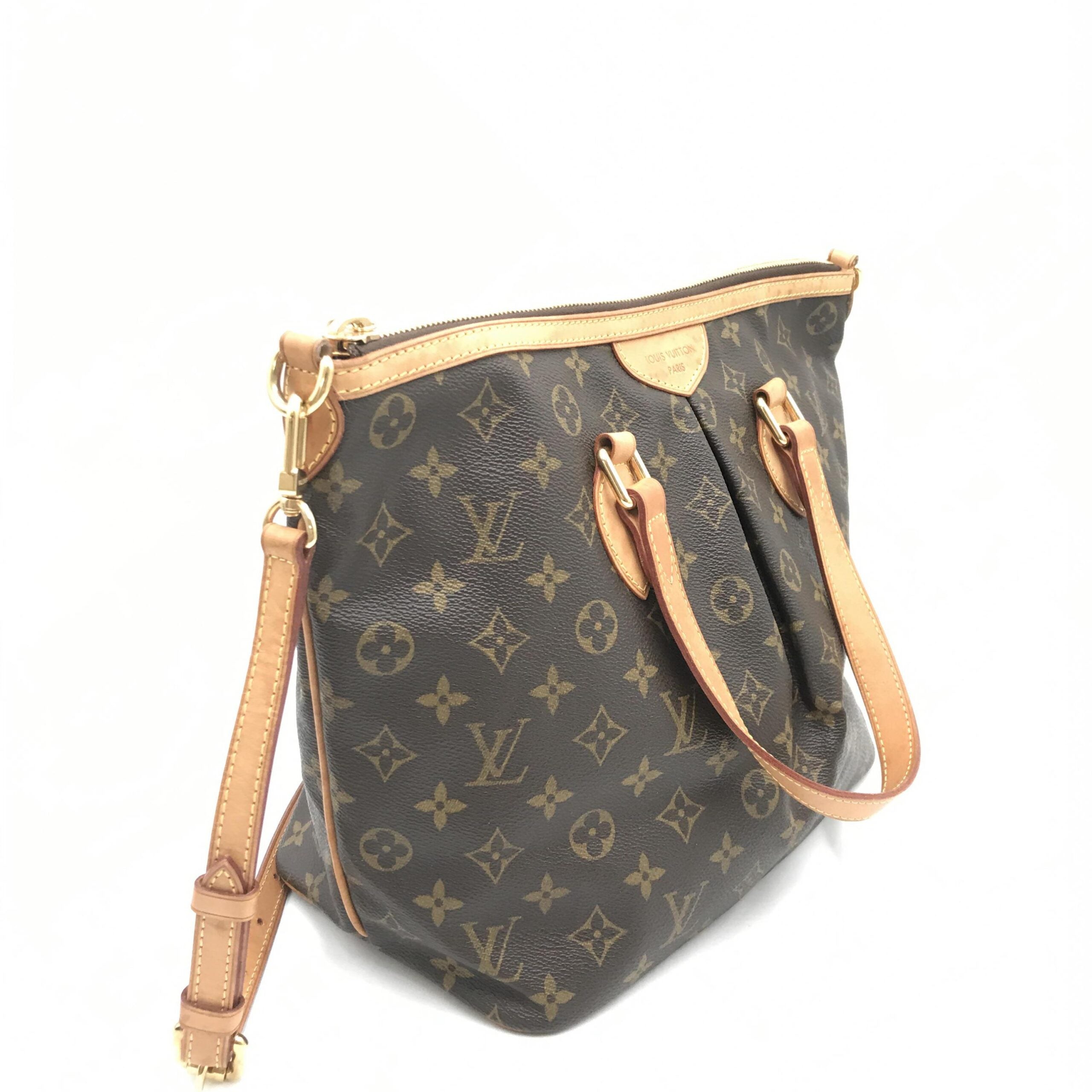 Sac Louis Vuitton Monogram Palermo PM avec poignée en cuir, affichant le motif emblématique de la marque.