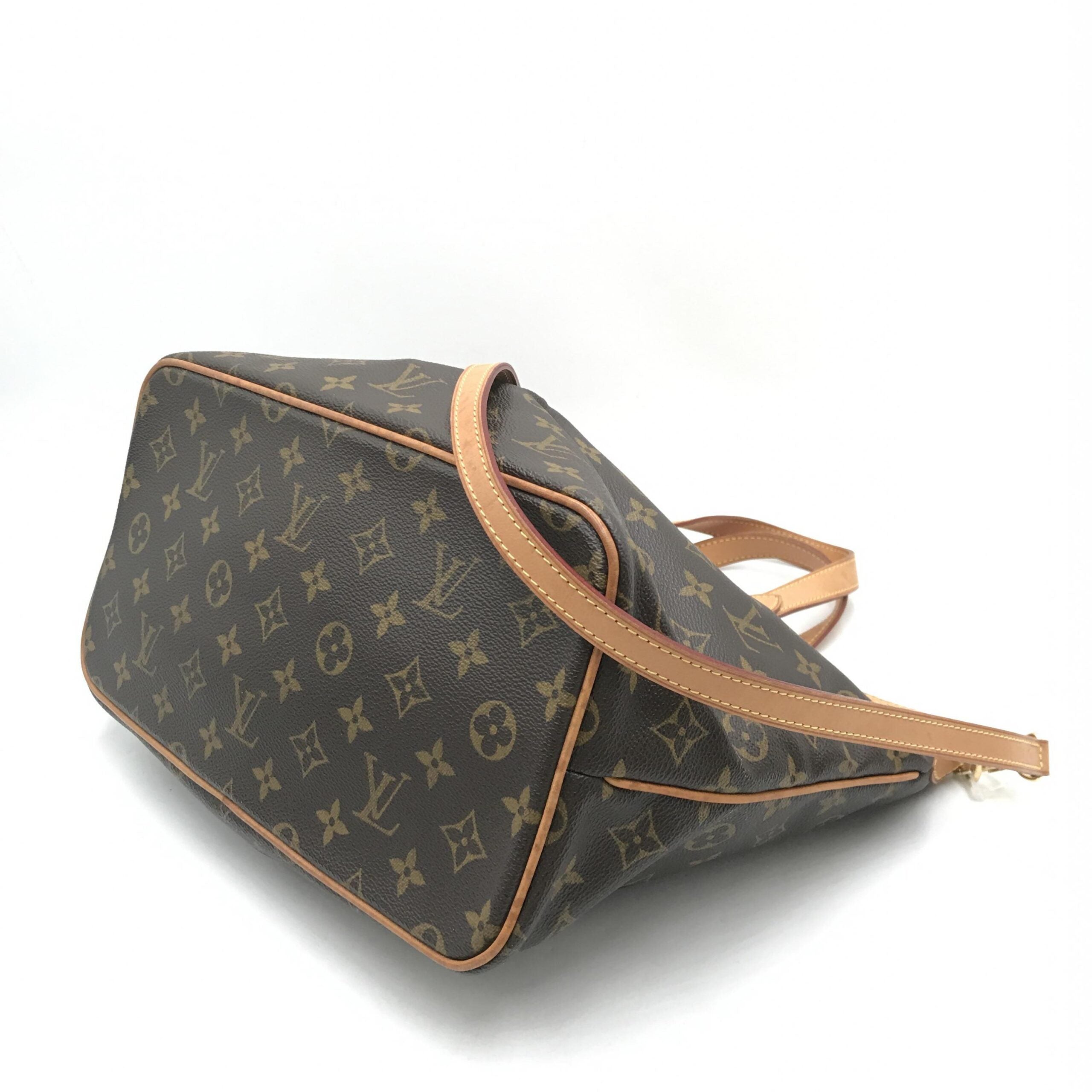 Sac Louis Vuitton Monogram Palermo PM avec poignées en cuir, vue de face, détails du motif emblématique en toile monogramme.