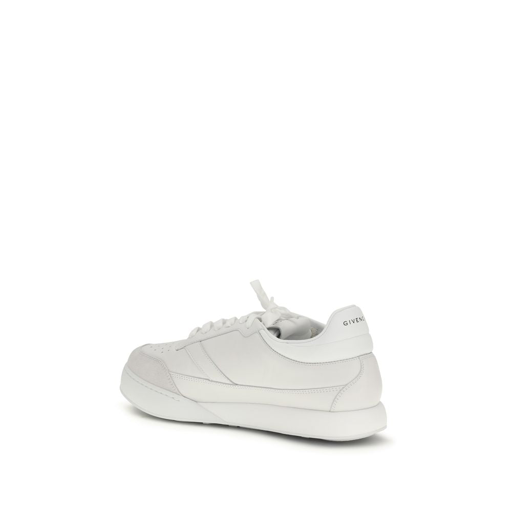 Chaussures basses Givenchy Bos Taurus en cuir de veau blanc, sneakers élégants pour un style moderne et sophistiqué.