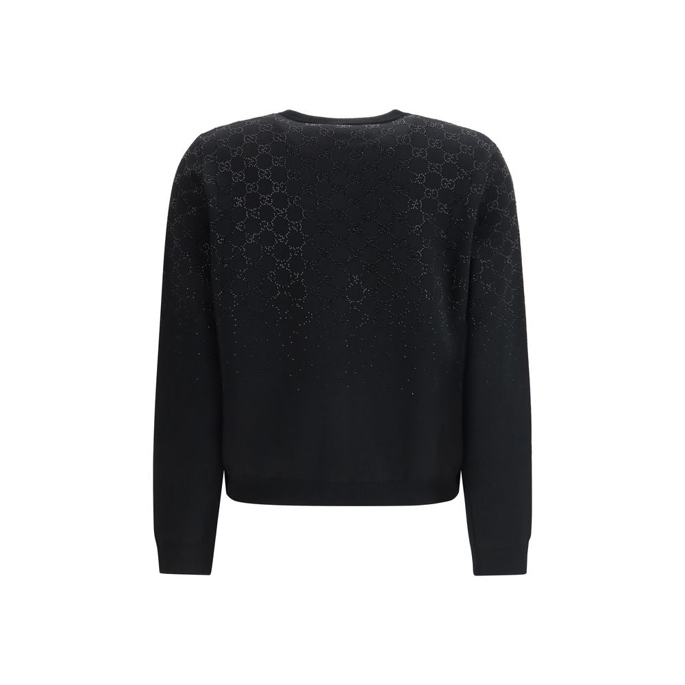 Cardigan en laine noire Gucci, pull à manches longues avec logo Gucci visible, porté en mode décontracté.