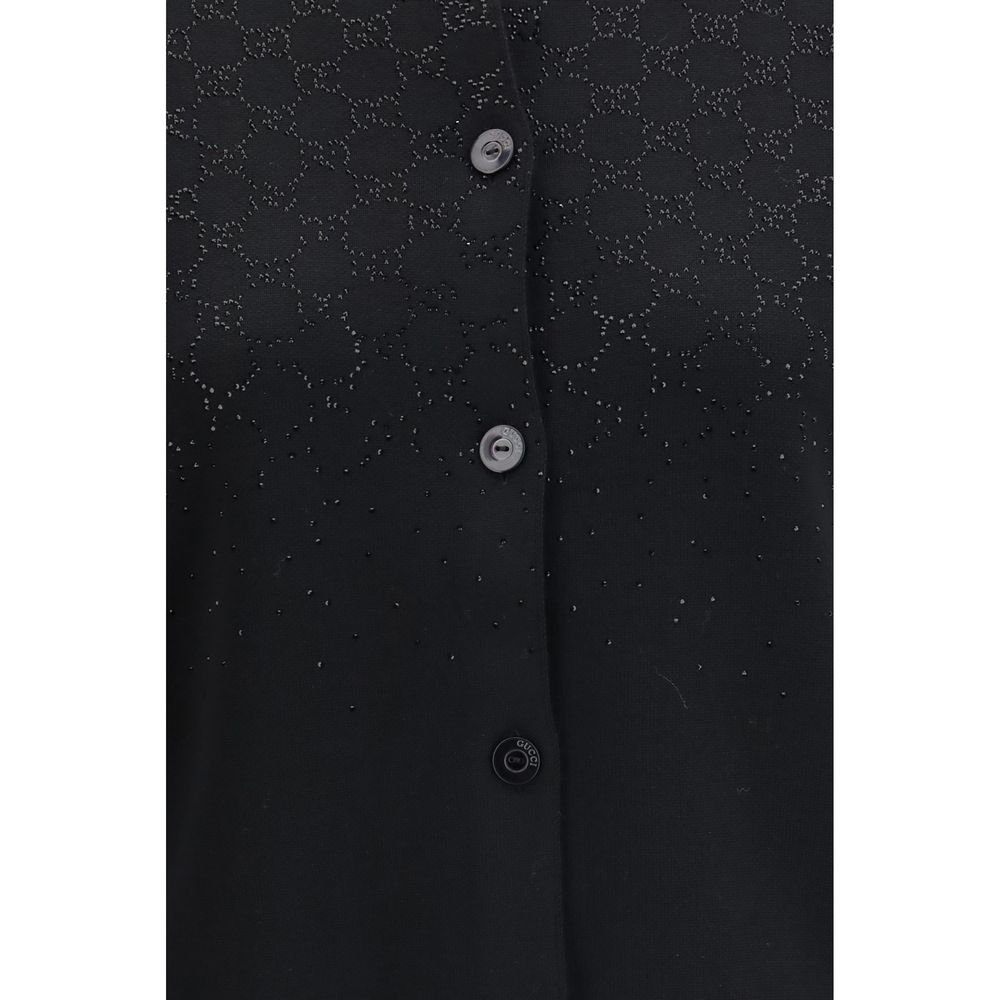 Cardigan en laine noire Gucci, coupe classique, porté avec col en V et boutons, idéal pour un style élégant et décontracté.