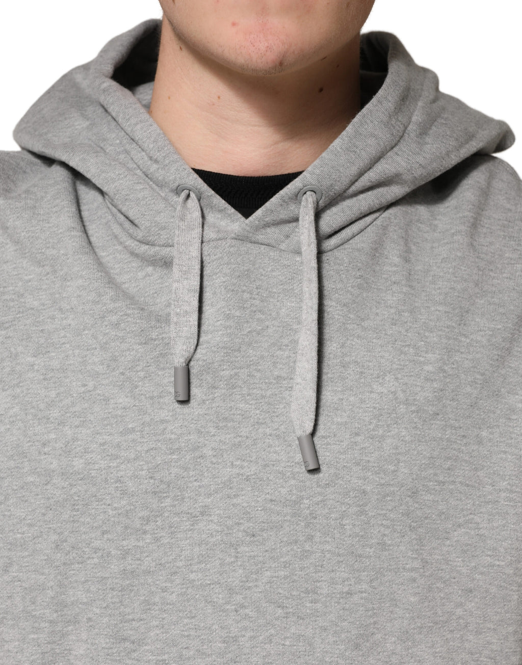Sweat à capuche gris en coton de Dolce & Gabbana, pull décontracté avec logo, visible en détail dans l'image.