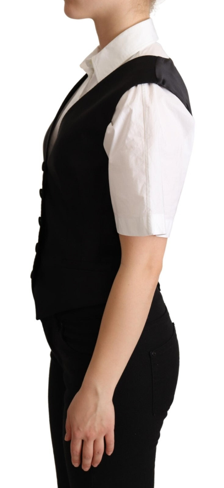 Veste sans manches en soie noire Dolce & Gabbana, coupe ajustée, détails élégants, porté sur un mannequin.