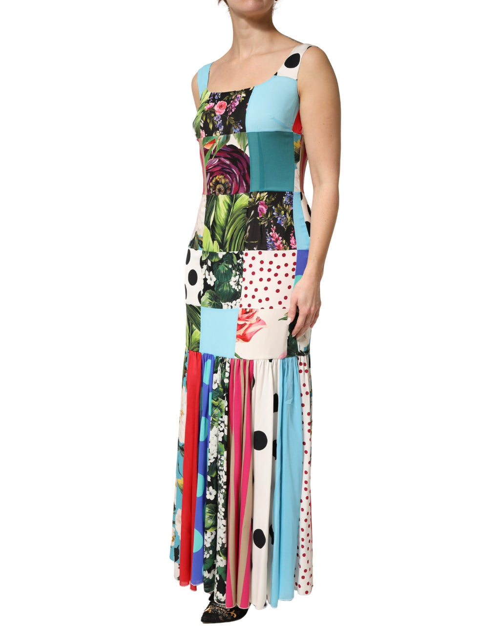 Robe sans manches en soie multicolore à patchworks de Dolce & Gabbana, détails colorés et élégants.