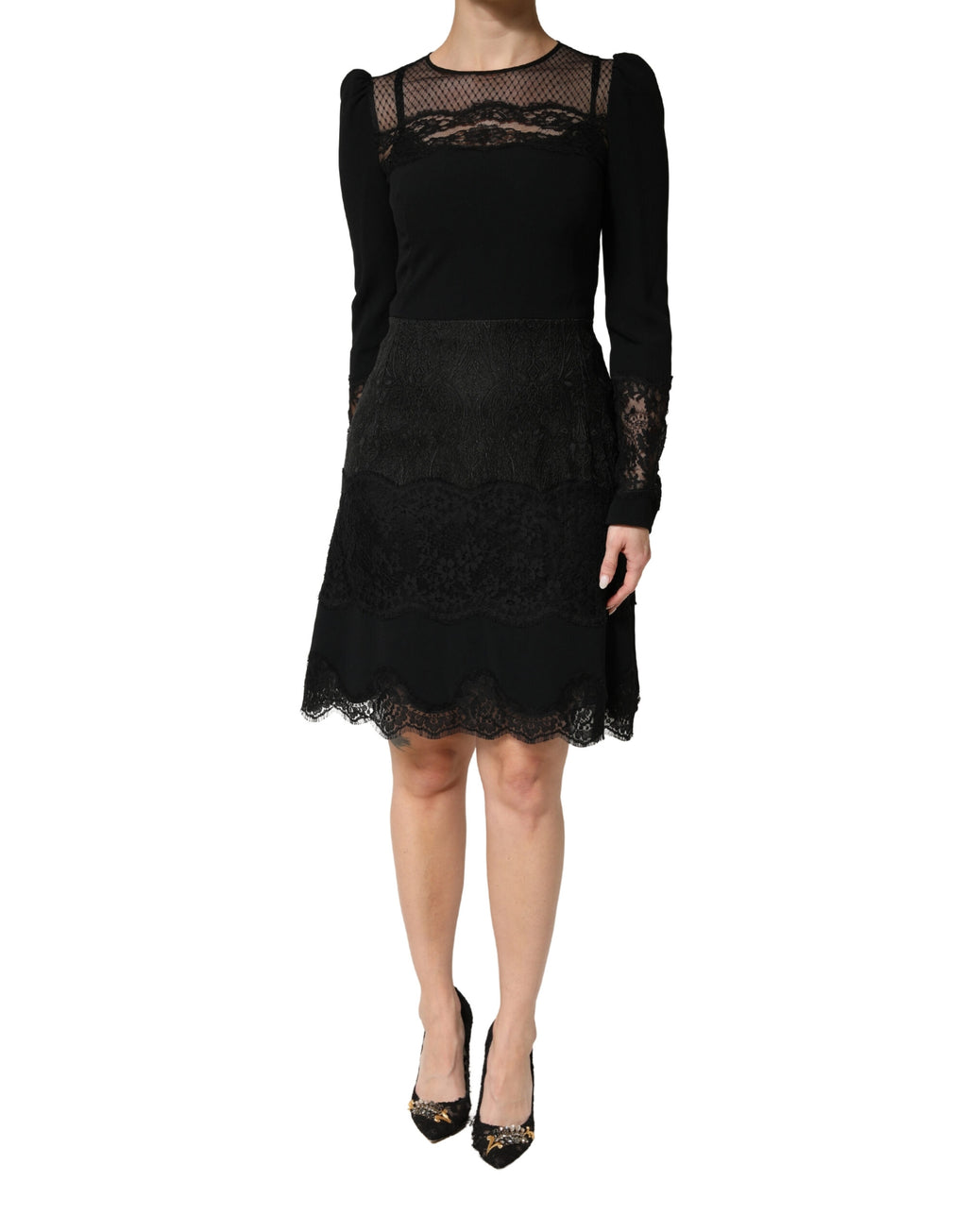 Robe longue noire en dentelle transparente à manches longues de Dolce & Gabbana, panneau en dentelle délicate et coupe élégante.