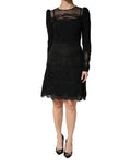 Robe longue noire en dentelle transparente à manches longues de Dolce & Gabbana, panneau en dentelle délicate et coupe élégante.