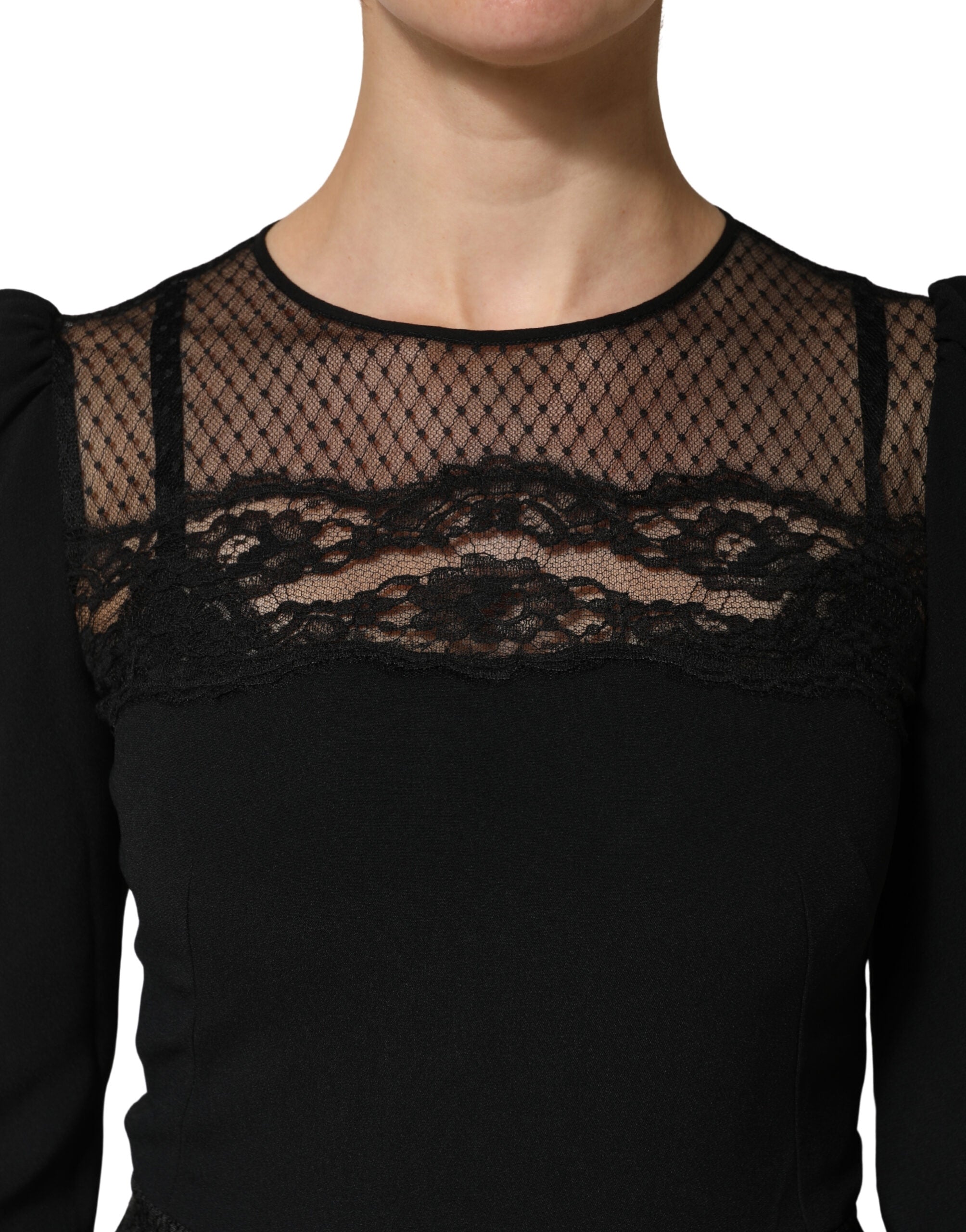 Robe longue noire en dentelle transparente à manches longues, style midi, de la marque Dolce & Gabbana.