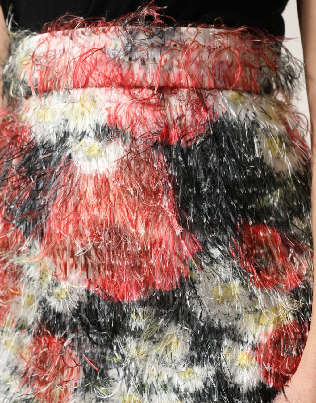 Jupe crayon Dolce & Gabbana en fausse fourrure texturée à fleurs multicolores, élégante et tendance.