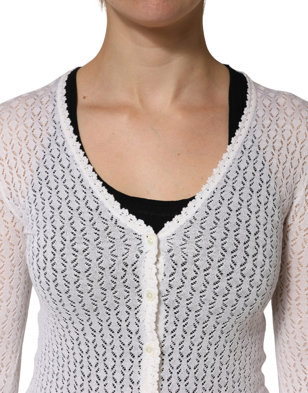Cardigan en soie blanc en dentelle avec manches longues de Dolce & Gabbana, style élégant et féminin.