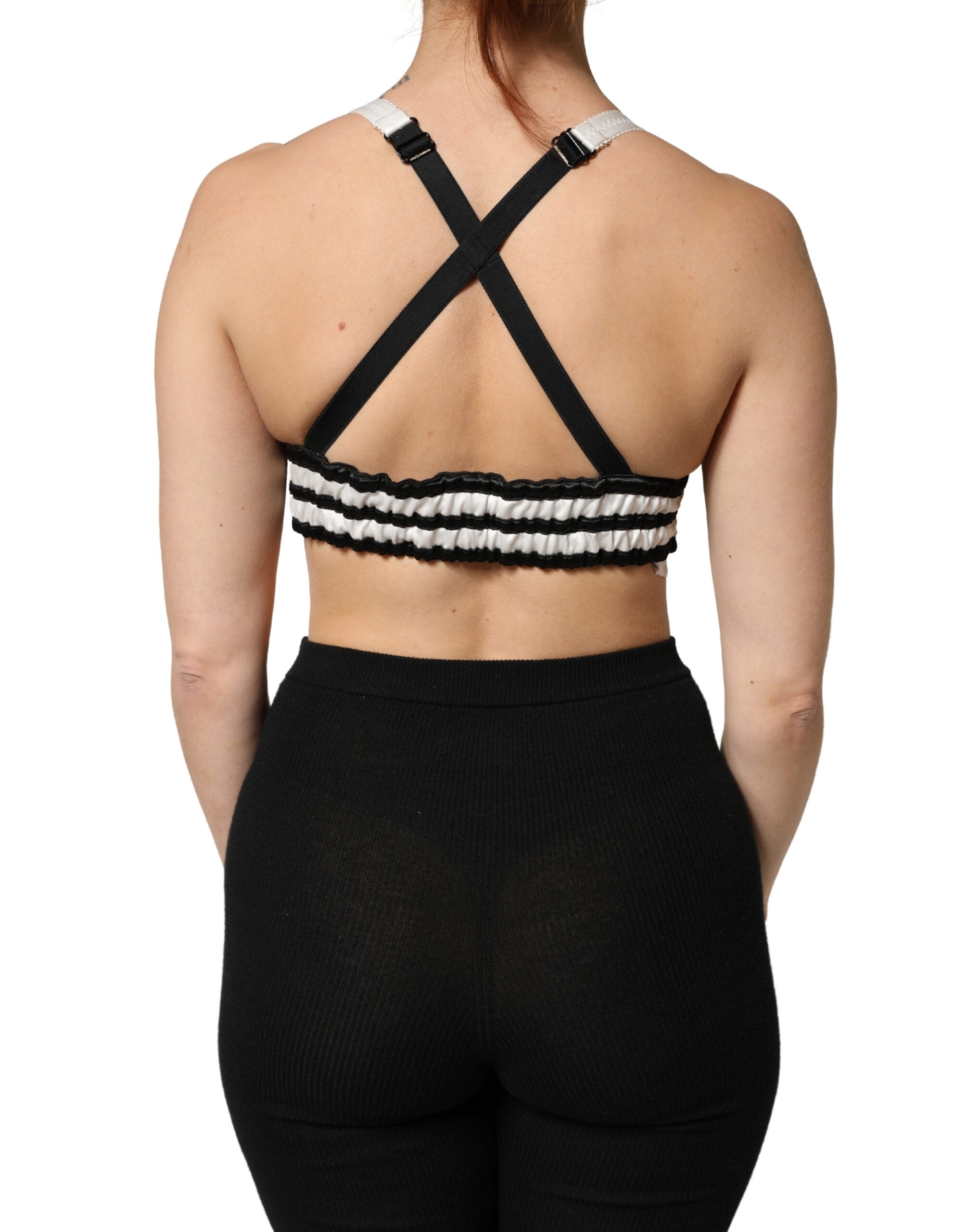Top crop en satin de soie noir à fleurs avec logo Dolce & Gabbana, bralette élégant et féminin visible dans l'image.