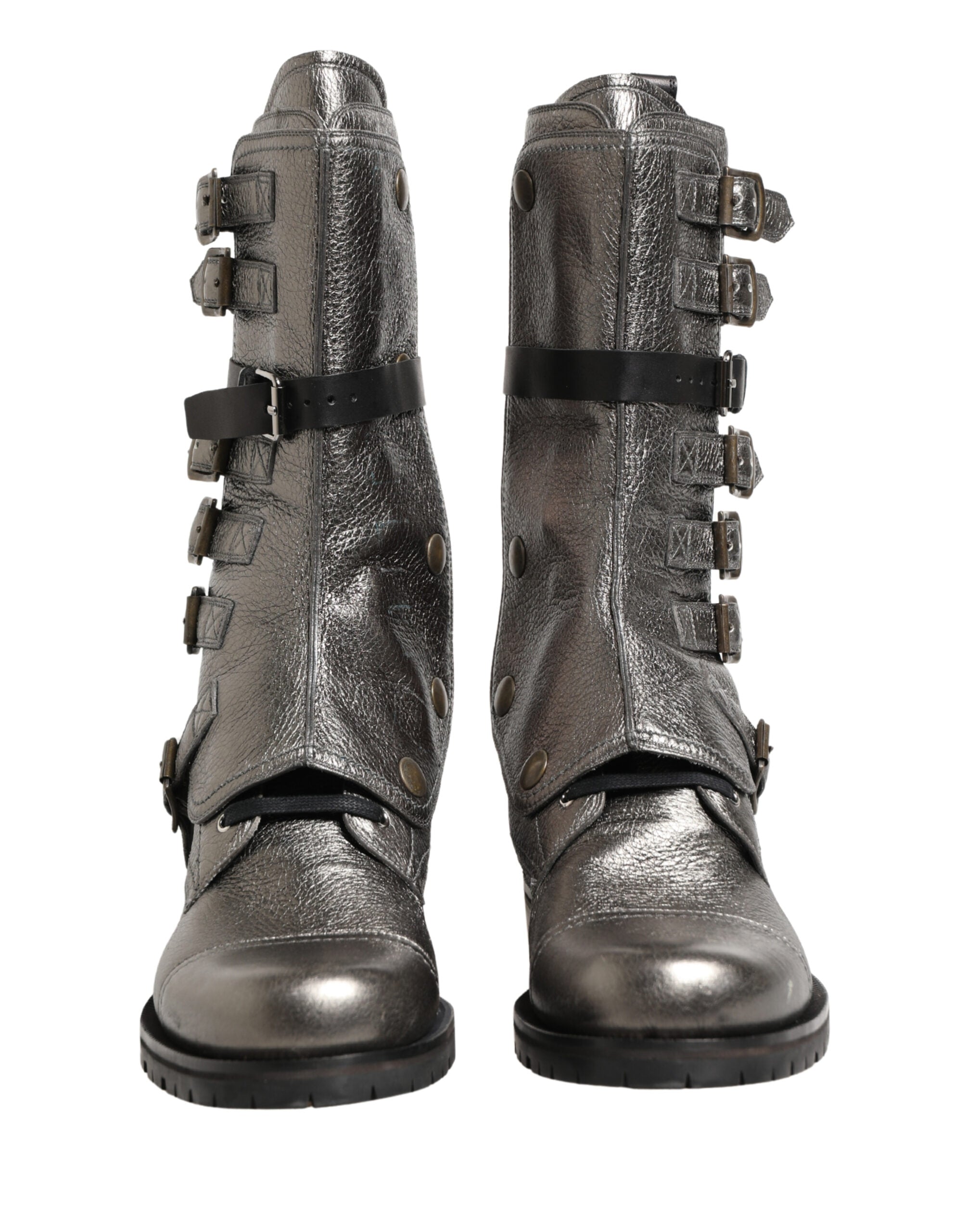 Bottes combat en cuir métallique avec boucle Dolce & Gabbana, chaussures élégantes et robustes, vue de face.