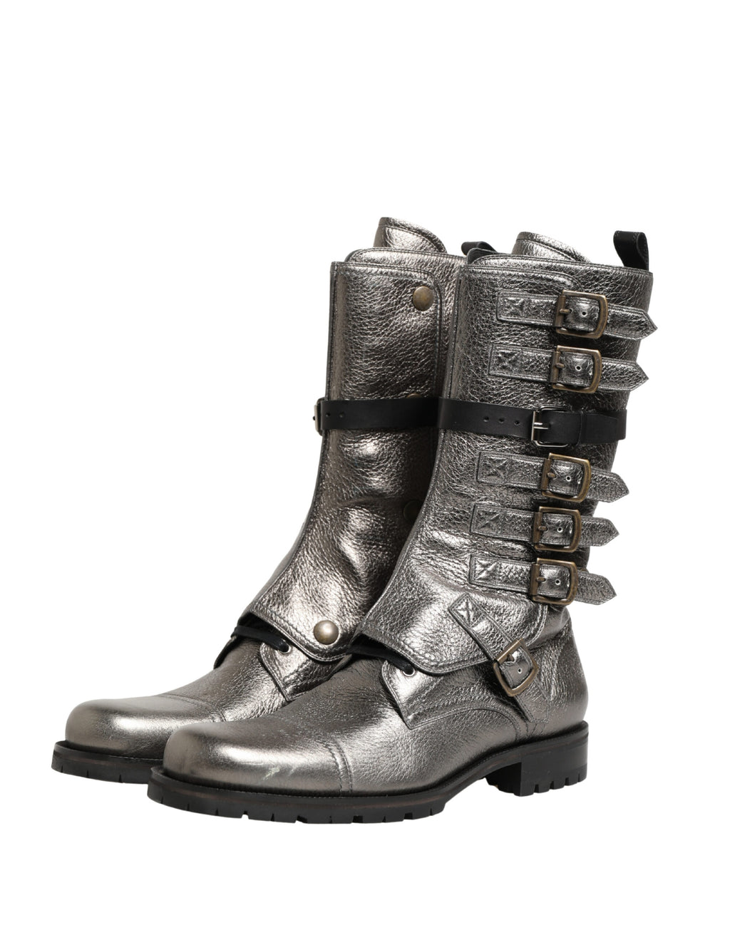 Bottes de combat en cuir métallique avec boucle Dolce & Gabbana, chaussures élégantes et modernes pour un style audacieux.