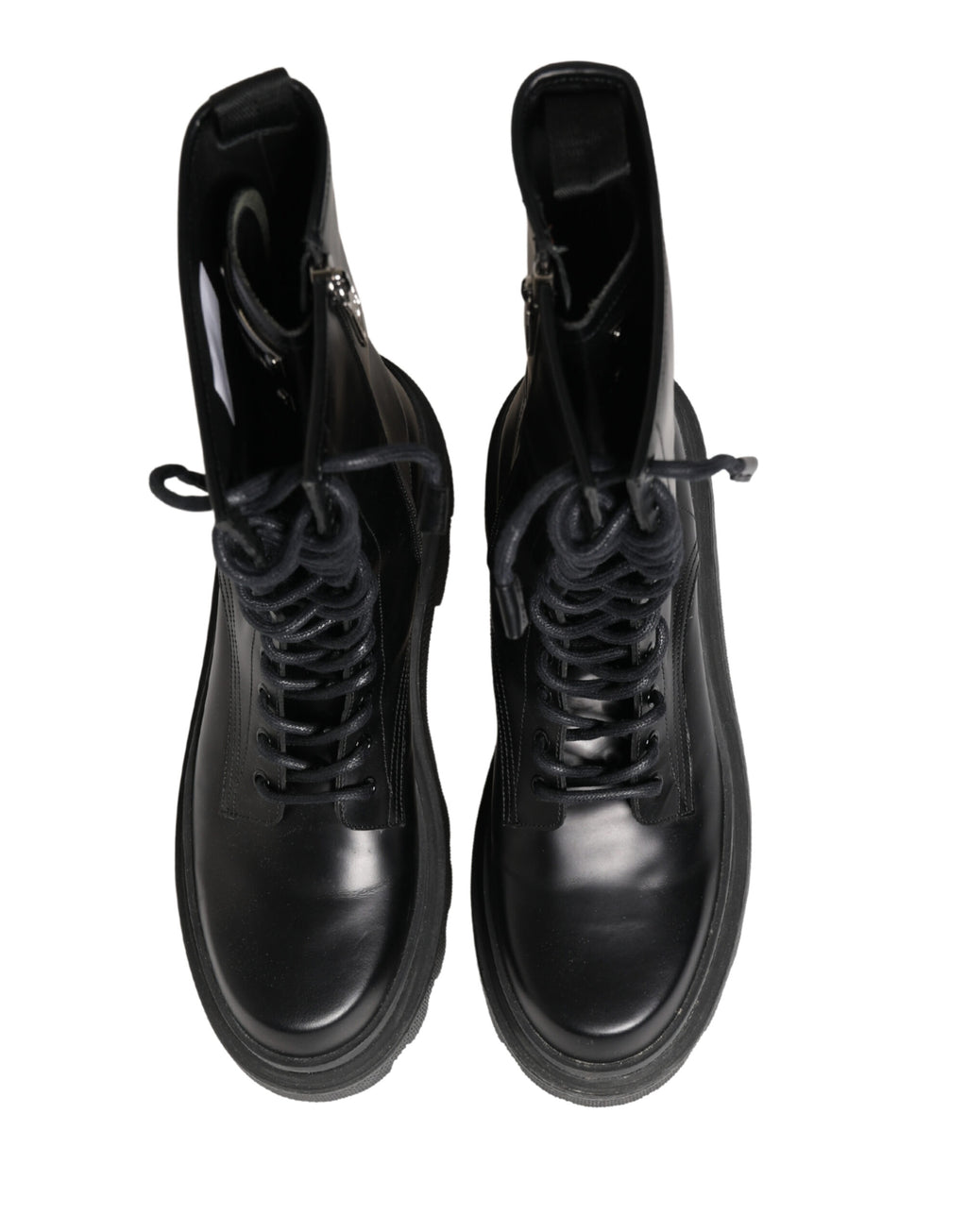Bottes de combat en cuir noir Dolce & Gabbana avec semelle robuste, style tendance et détails élégants.