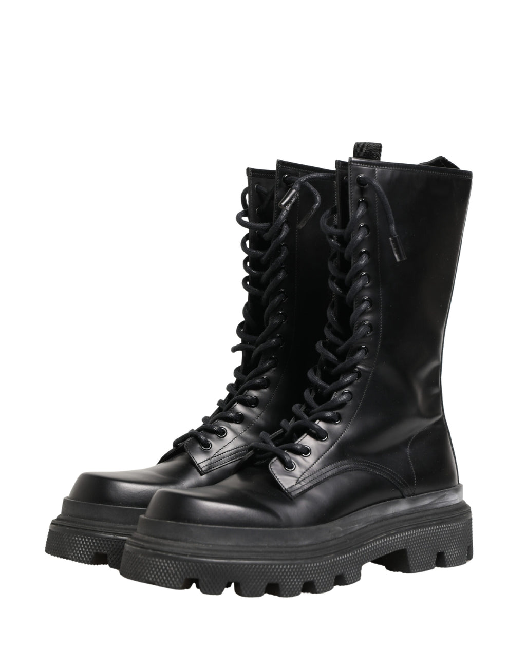 Bottes de combat en cuir noir Dolce & Gabbana avec semelle trekking, style robuste et élégant, vue de face.
