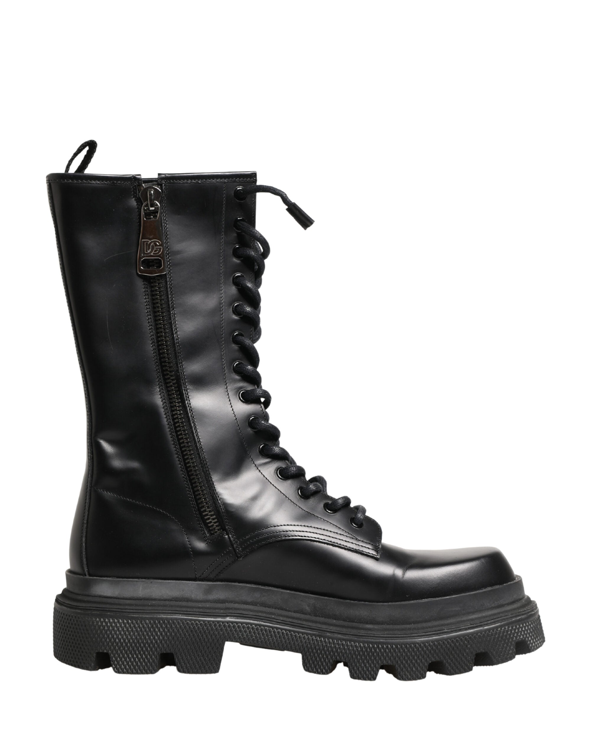 Chaussures combat en cuir noir Dolce & Gabbana avec semelle trekking, style robuste et élégant, vue de face.