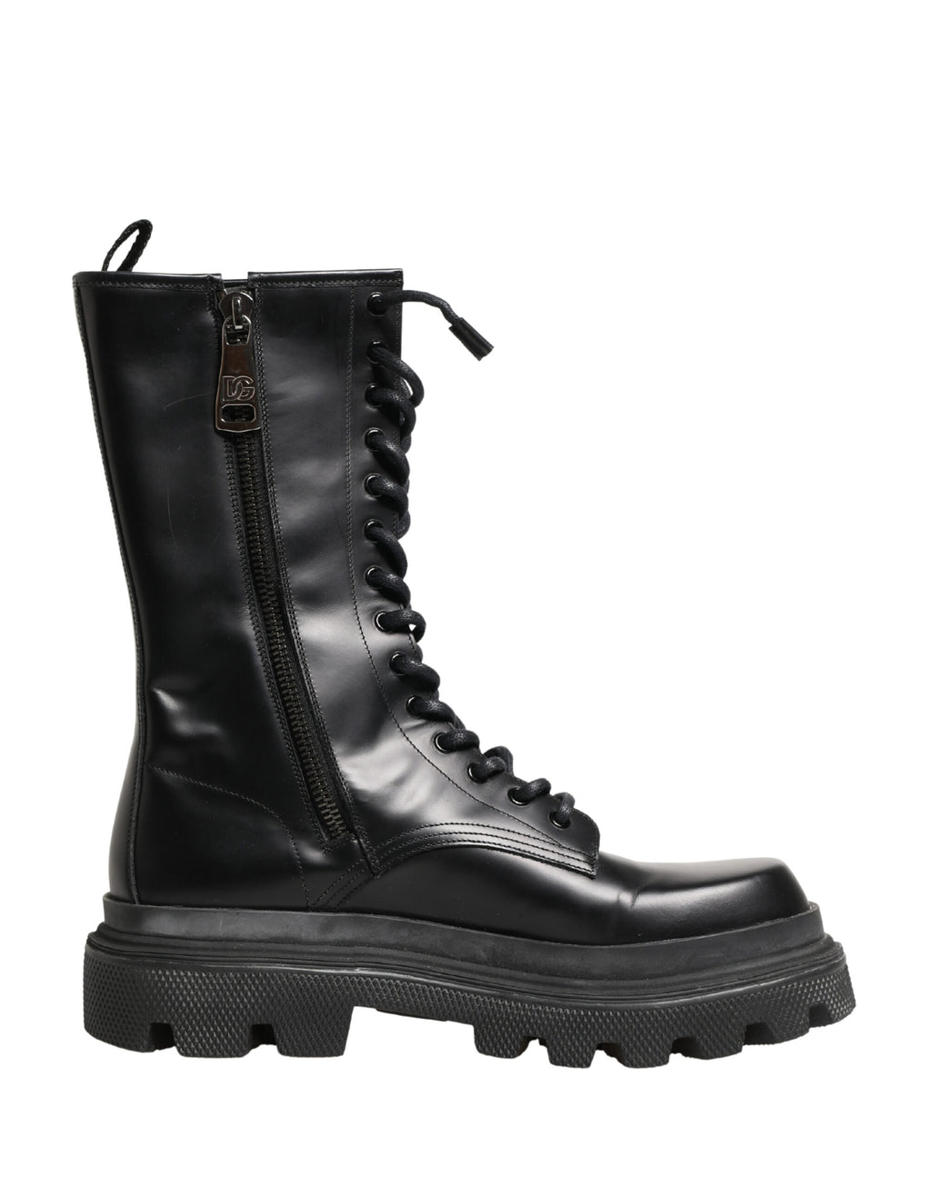 Bottes de combat en cuir noir Dolce & Gabbana avec semelle trekking, style robuste et moderne, vue de face.