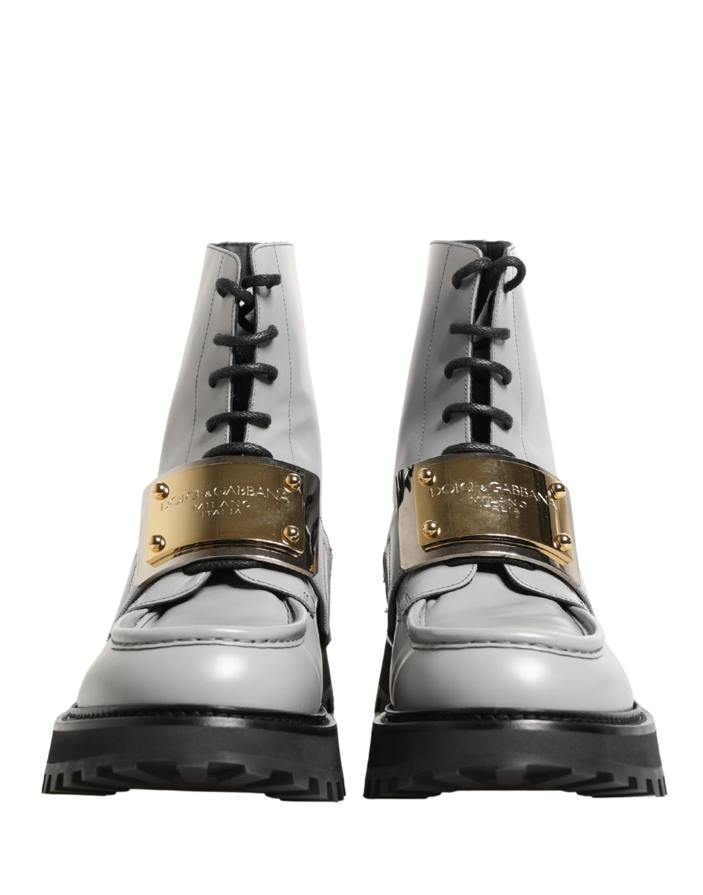 Bottes ankle en cuir gris Dolce & Gabbana avec plaque logo, semelle en caoutchouc et design élégant.