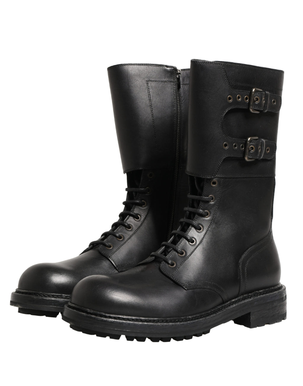 Bottes de combat en cuir noir Dolce & Gabbana avec boucle, style robuste et tendance, visibles en gros plan sur fond neutre.