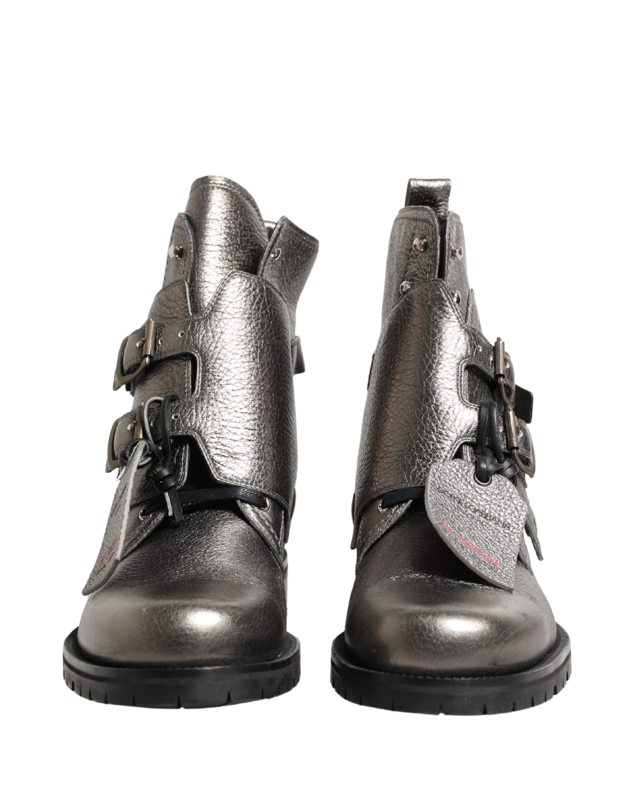 Bottines à talons en cuir argenté métallique Dolce & Gabbana avec boucle à la cheville, style élégant et moderne.