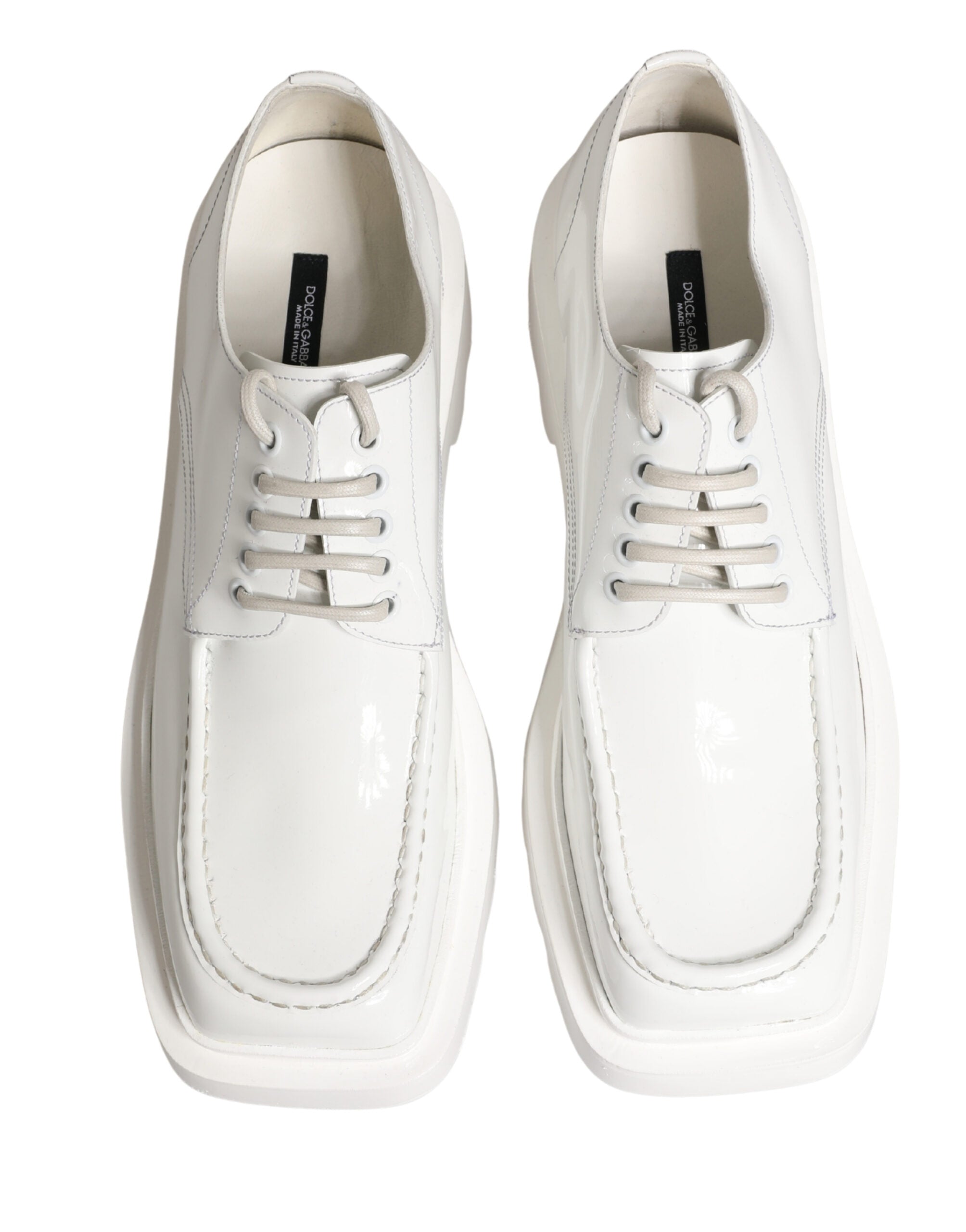 Chaussures Derby en cuir blanc Dolce & Gabbana avec semelle chunky, vue de face sur fond neutre