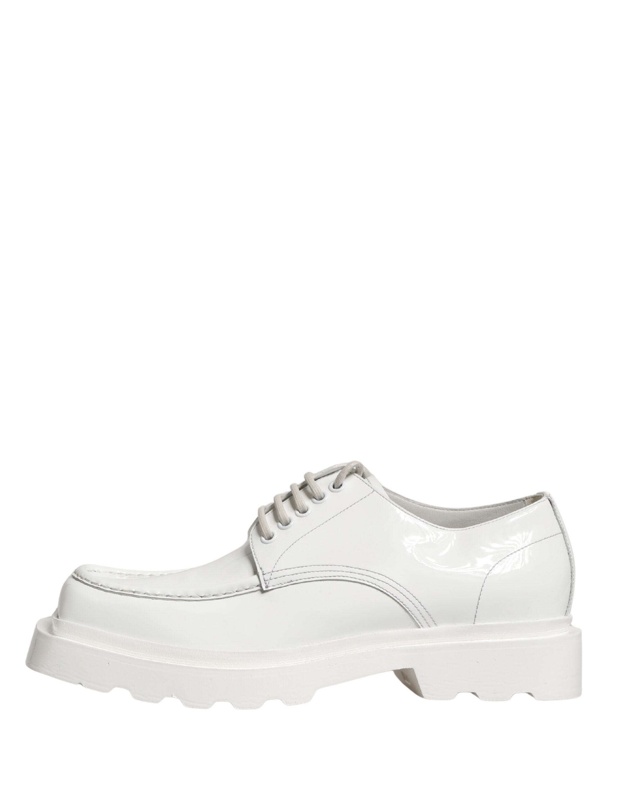 Chaussures Derby en cuir blanc Dolce & Gabbana avec semelle épaisse, style chunky et design élégant.