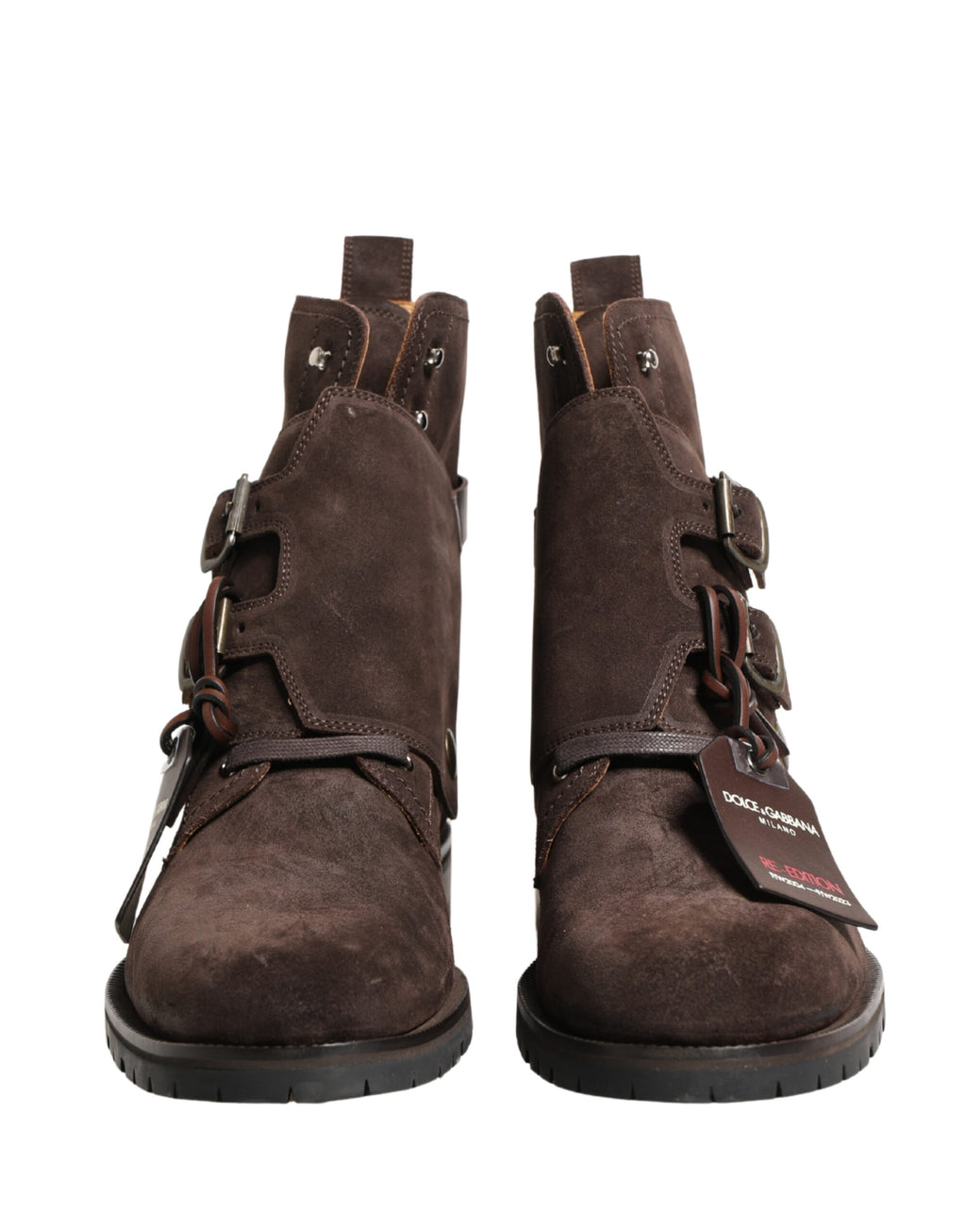 Bottes ankle en daim marron Dolce & Gabbana avec boucle en cuir, style élégant et sophistiqué, visible sur l'image.