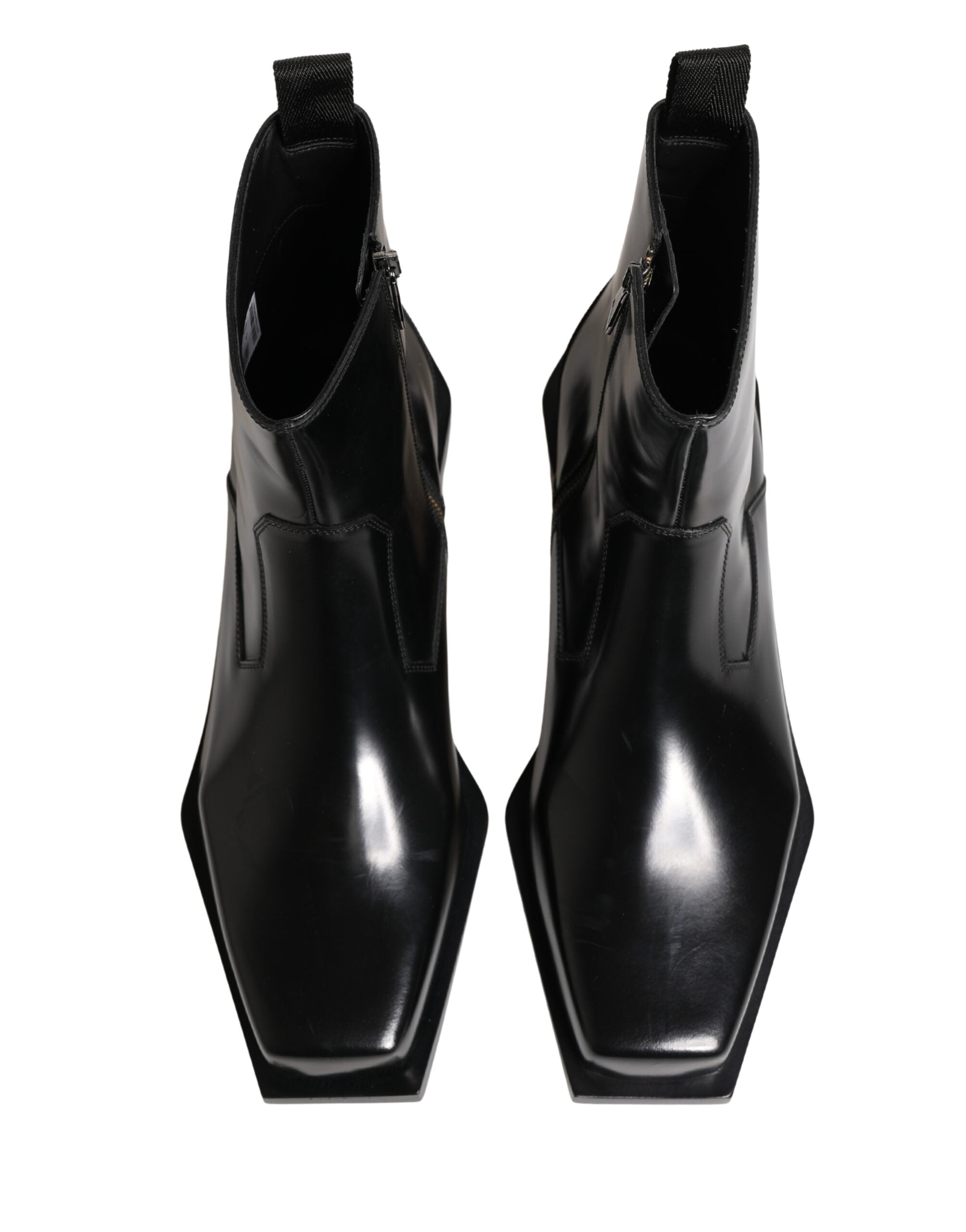 Bottines noires en cuir Dolce & Gabbana avec fermeture éclair, semelle en caoutchouc et design élégant pour femmes.