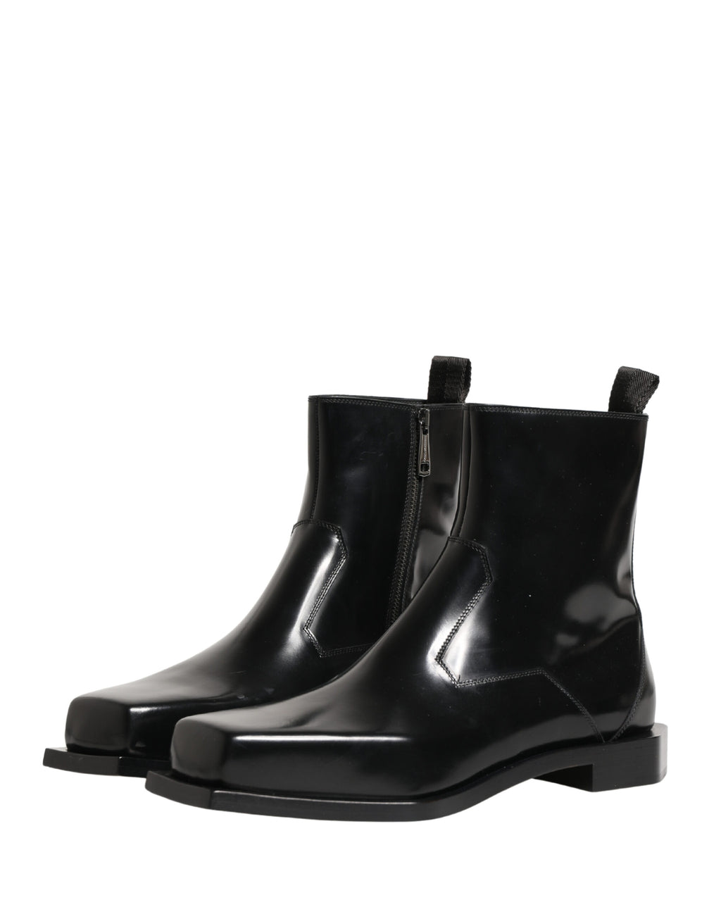 Bottines noires en cuir Dolce & Gabbana avec fermeture éclair, semelle en cuir et design élégant pour femmes.
