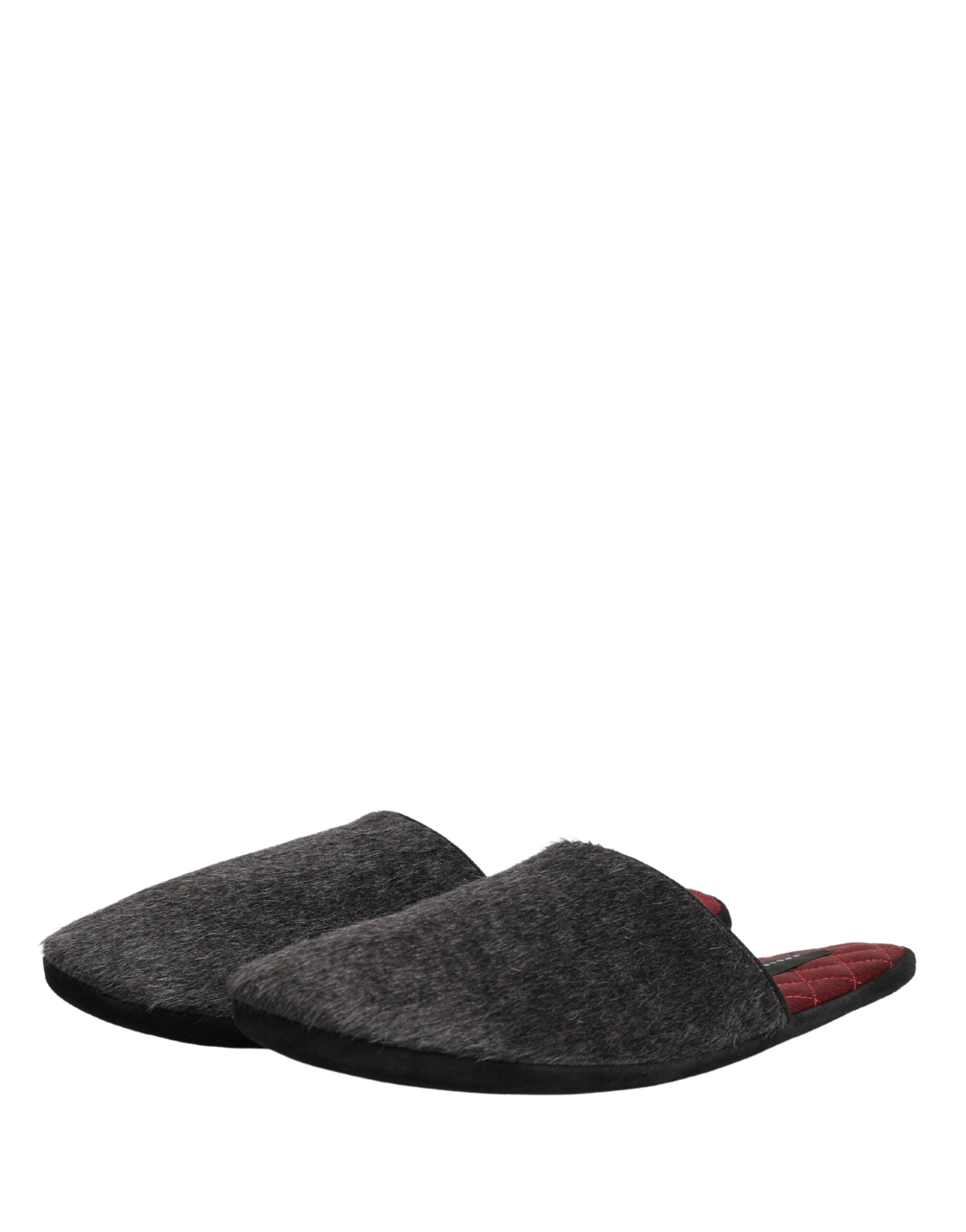 Chaussures slippers en laine gris foncé avec détails rouges de Dolce & Gabbana, confortables et élégantes.