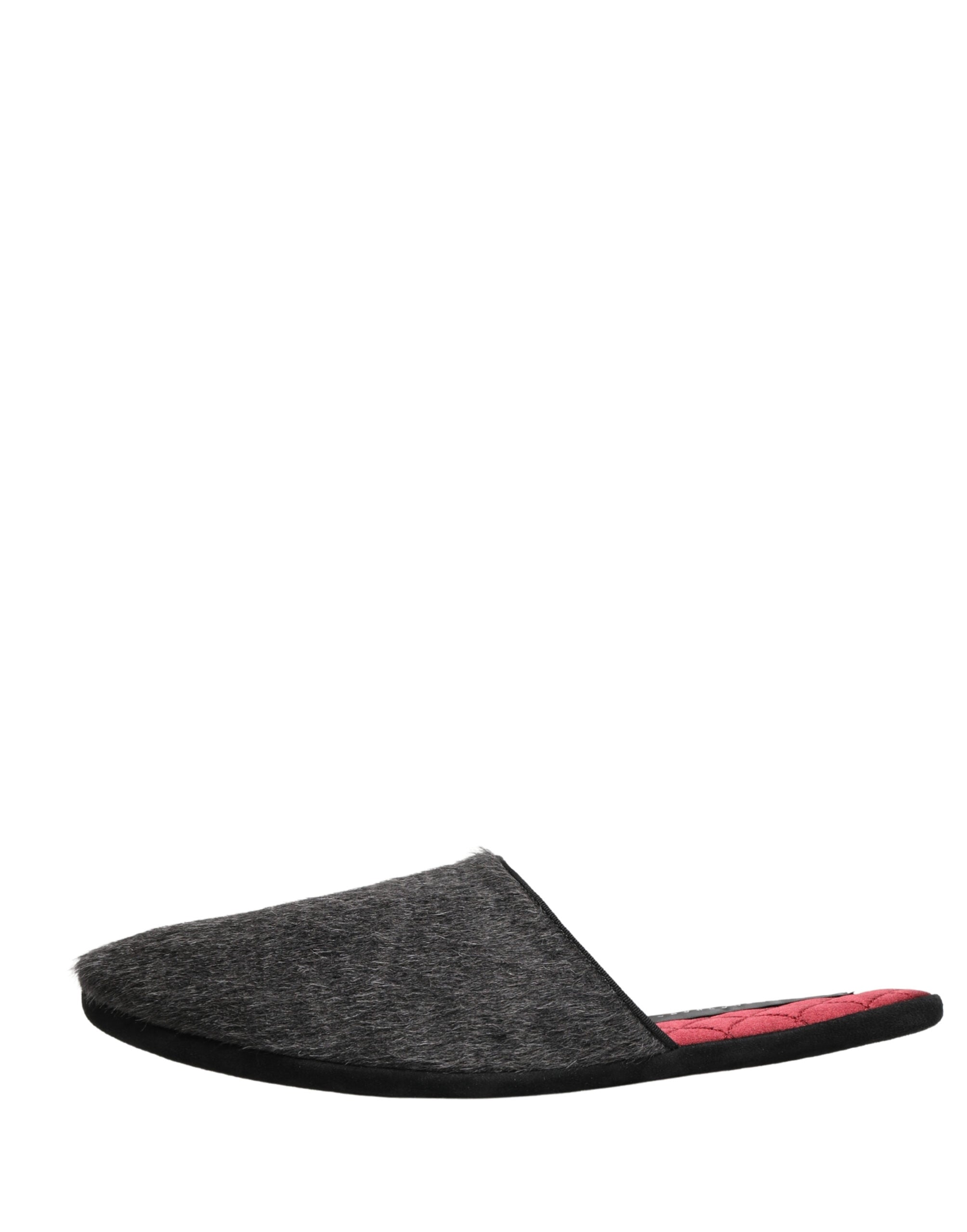 Chaussures slippers en laine gris foncé avec détails rouges par Dolce & Gabbana, vue de face.