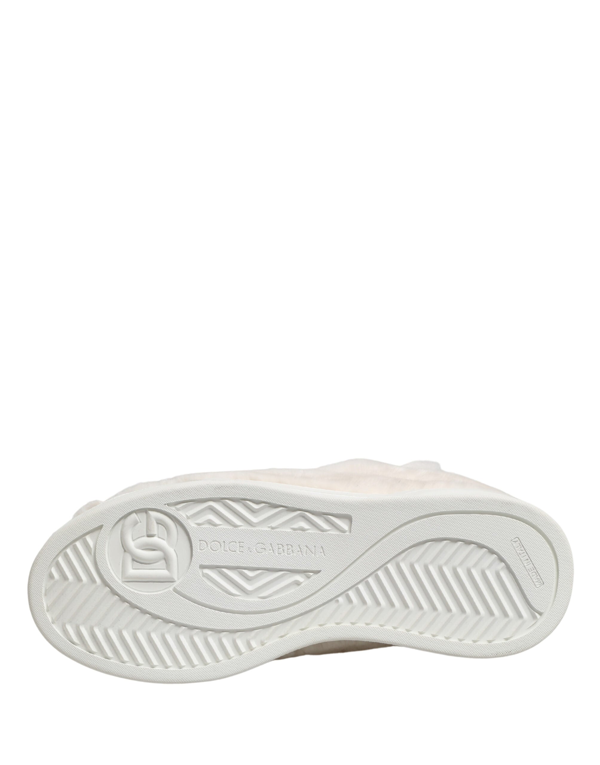 Chaussures sneakers basses blanches en fourrure de shearling Dolce & Gabbana, style élégant et confortable.