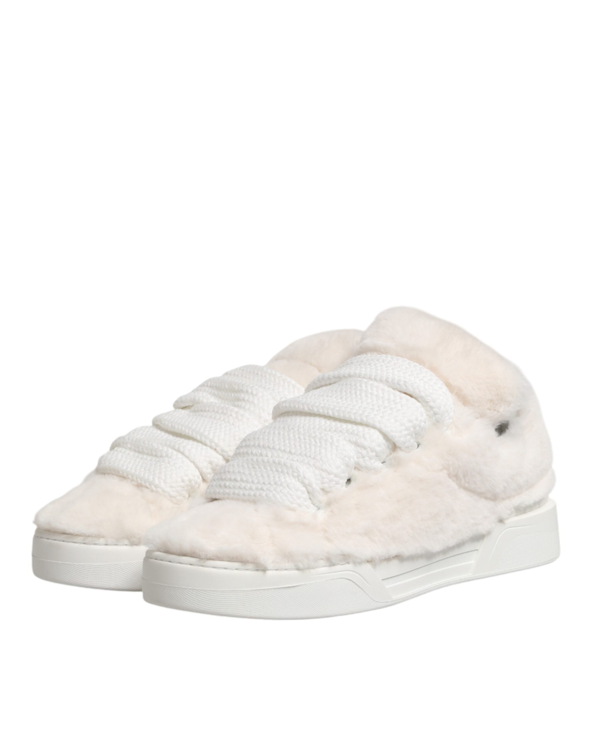 Chaussures basses en fourrure de mouton blanche Dolce & Gabbana, sneakers élégants en cuir et shearling blanc.
