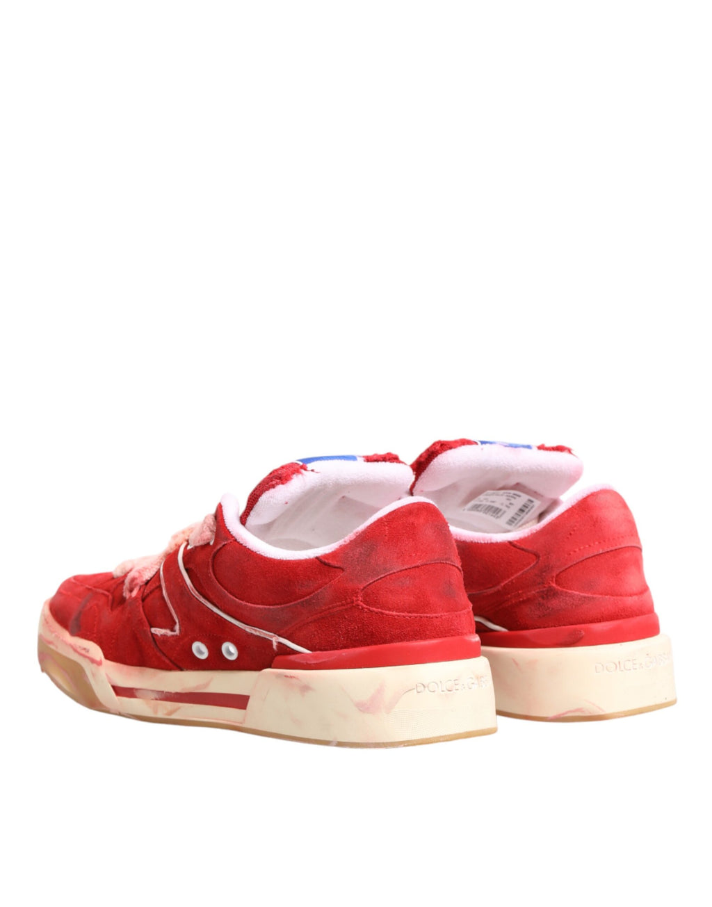 Chaussures sneakers basses Dolce & Gabbana en daim rouge et blanc avec logo DG visible, style décontracté.