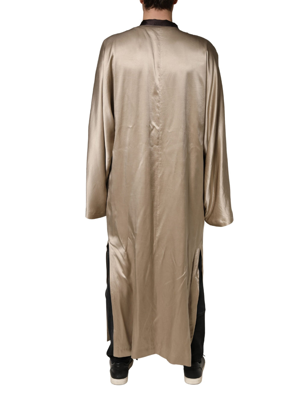 Robe longue en satin de soie beige Dolce & Gabbana, veste élégante avec coupe fluide et détails raffinés.