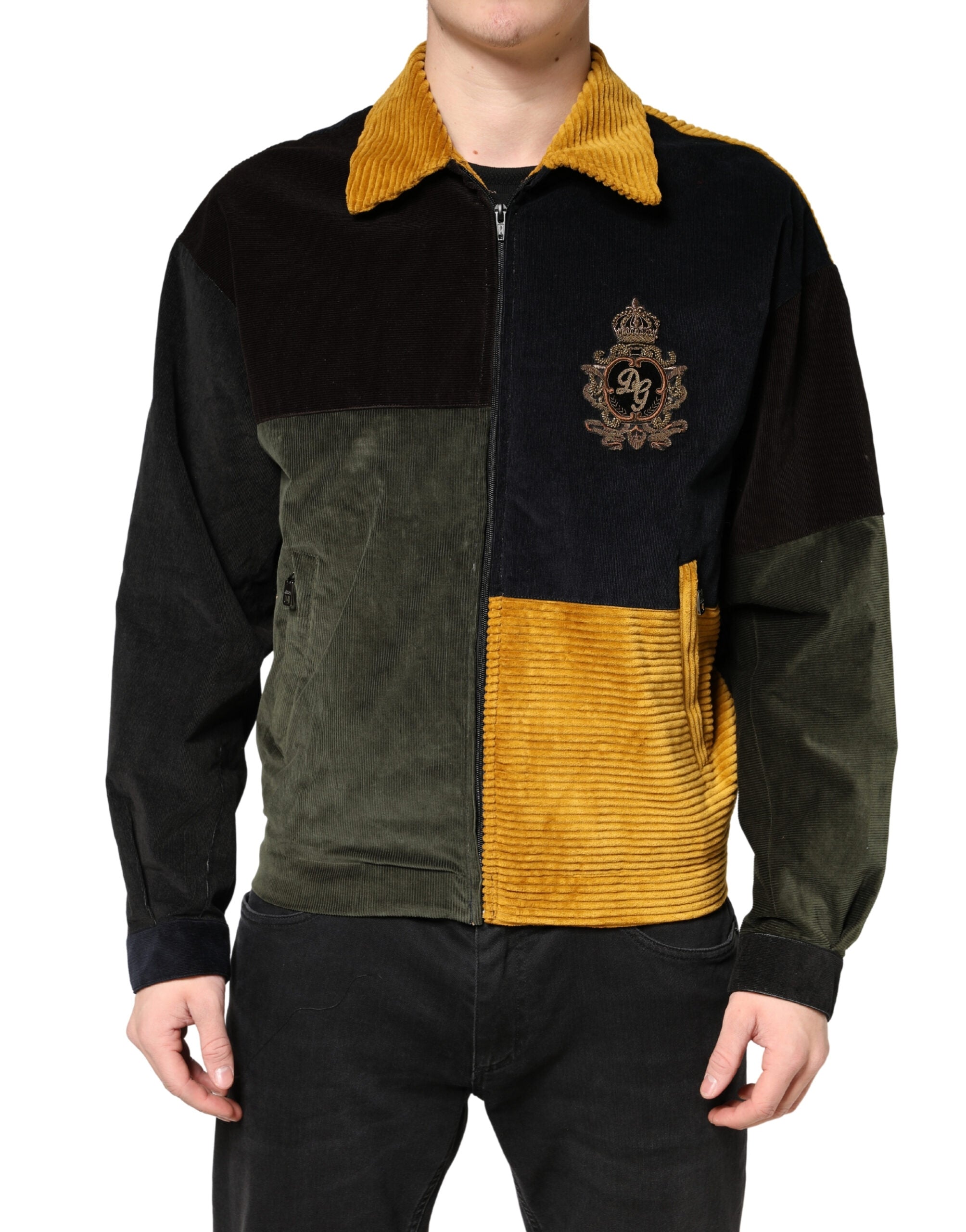 Veste en velours côtelé Dolce & Gabbana à patchworks multicolores avec emblème de blason, mode élégante et colorée.