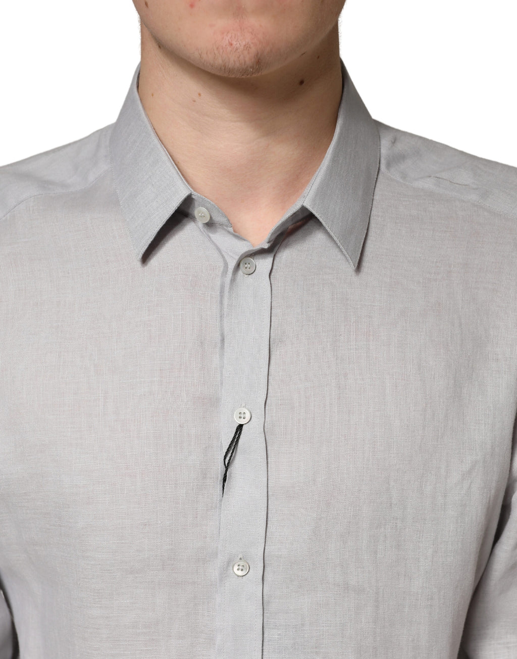 Chemise homme Dolce & Gabbana en lin gris avec manches longues et détails dorés, élégante et sophistiquée.